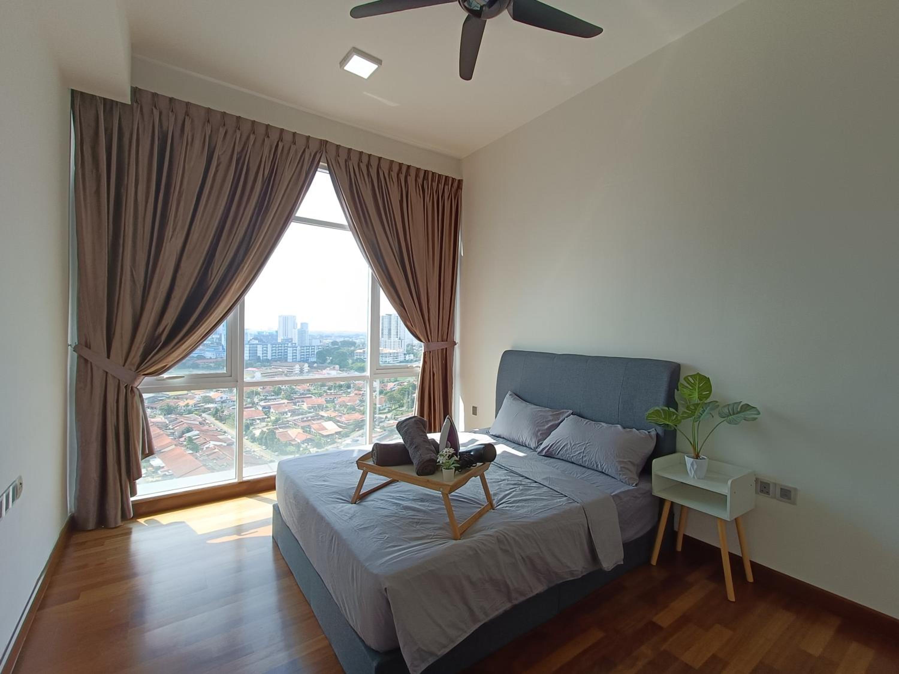 Paragon Suite Homestay by Antlerzone