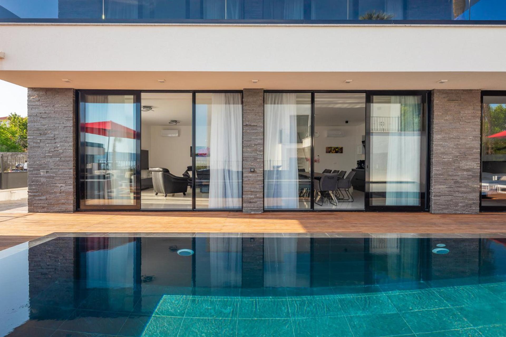 Luxury Villa Anchor view 2