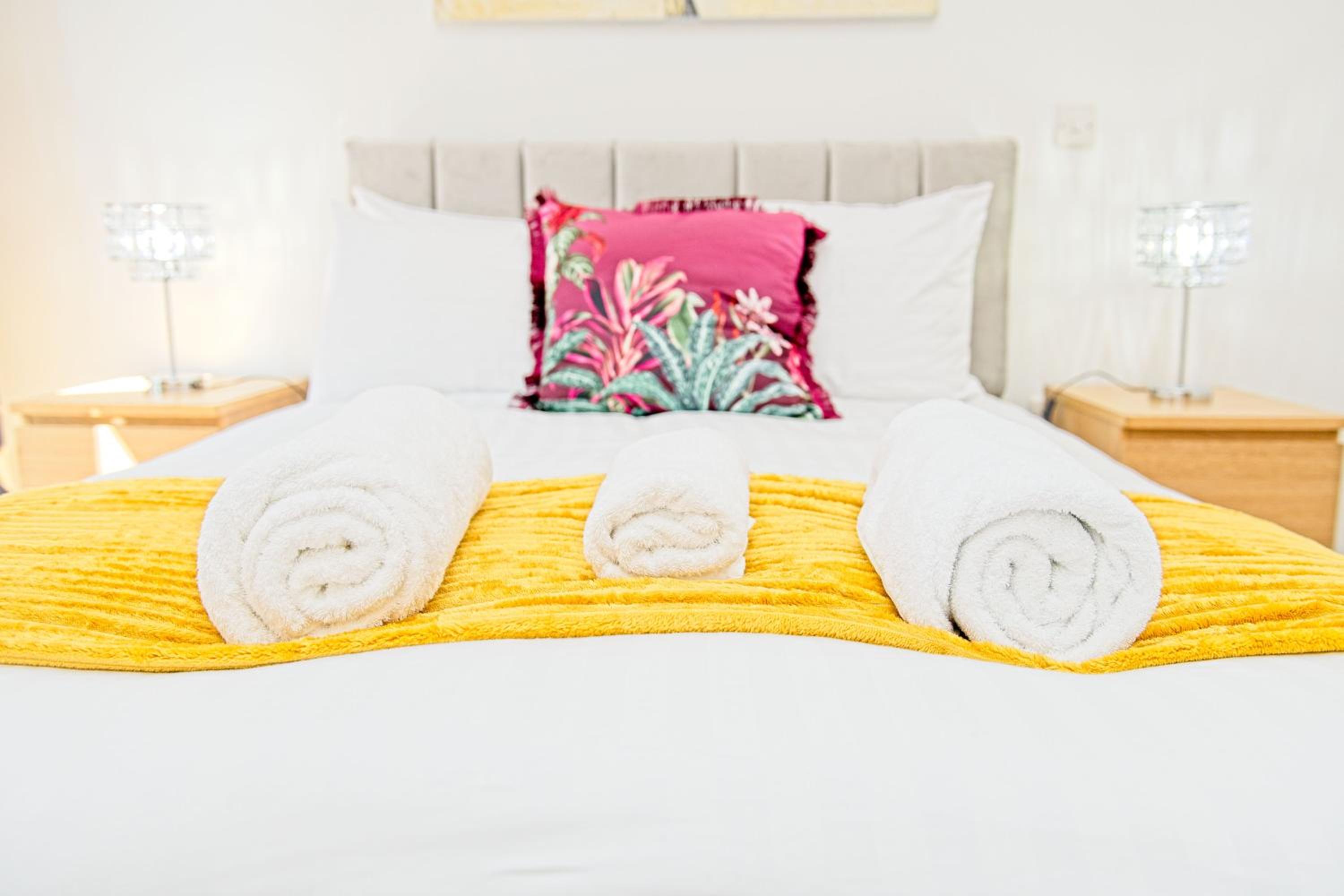 2 Bedroom Chinatown Apartment