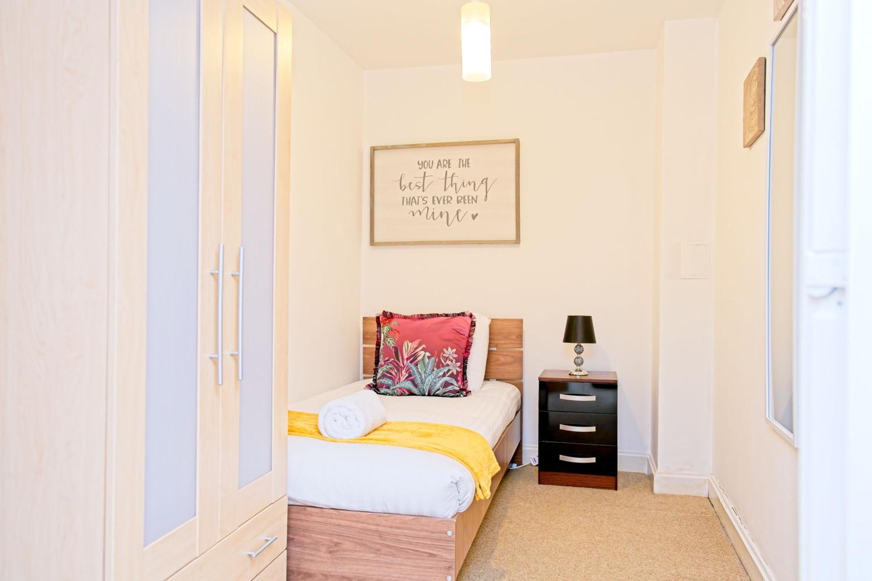 2 Bedroom Chinatown Apartment