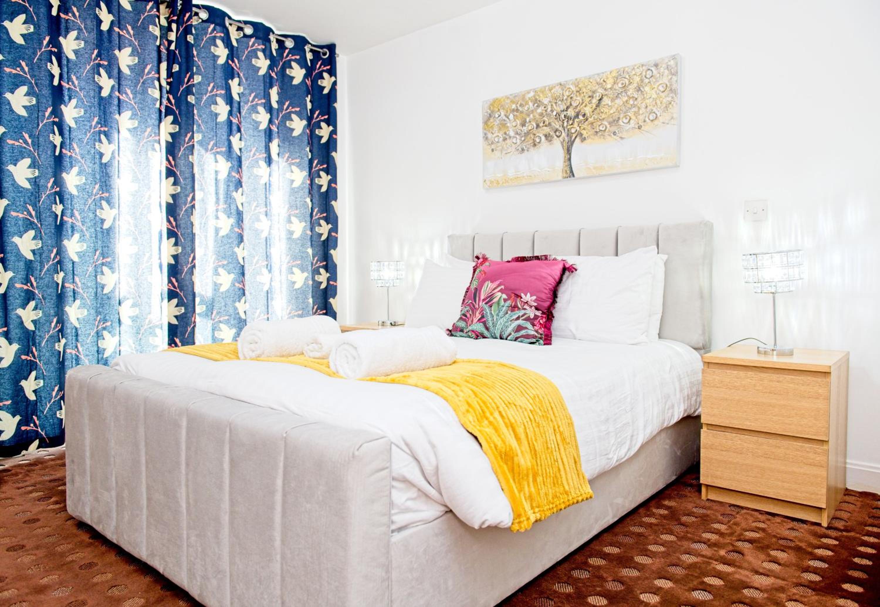 2 Bedroom Chinatown Apartment