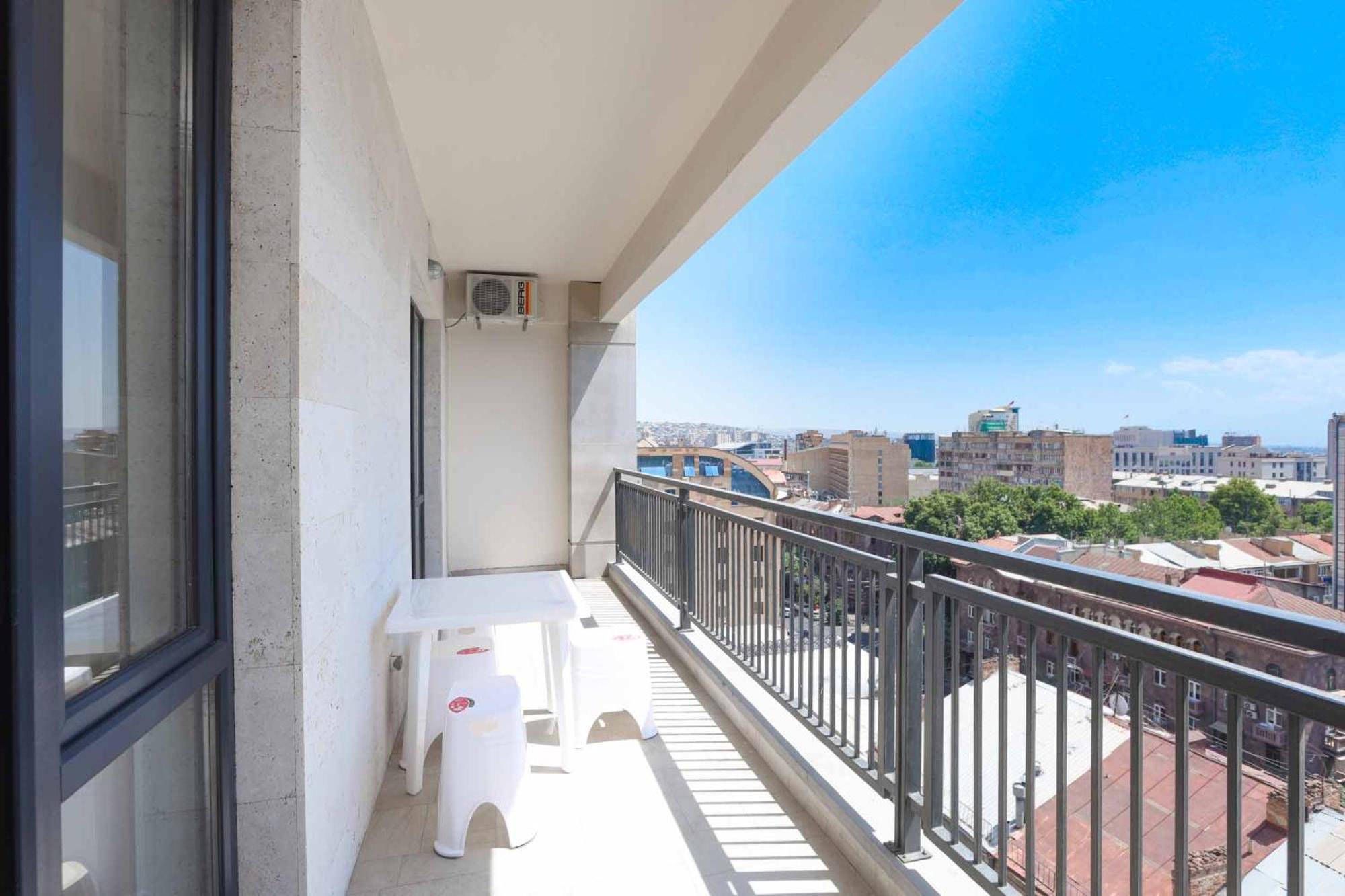 Apart-hotel on Koghbatsi 16