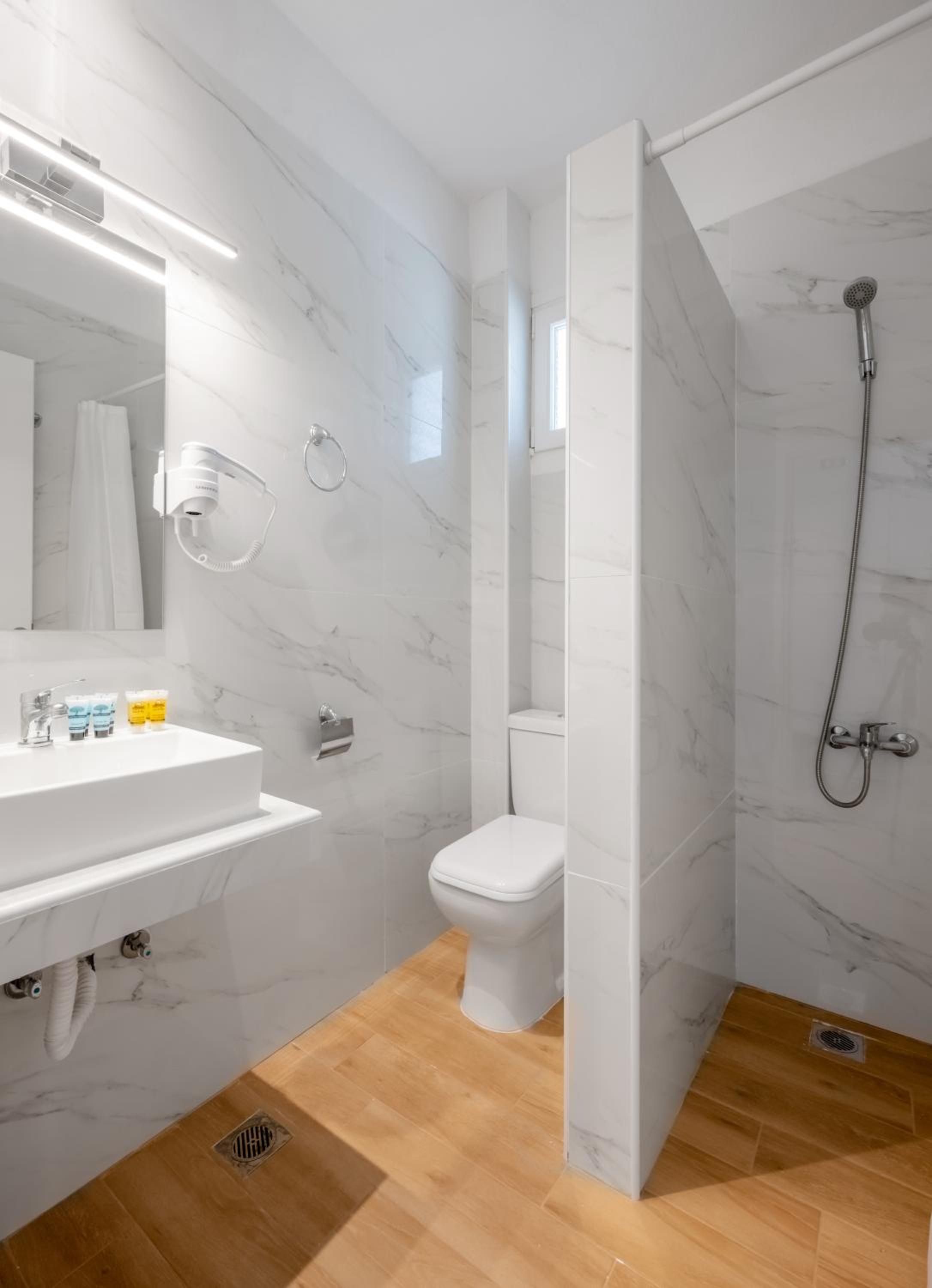 Aiora Suites