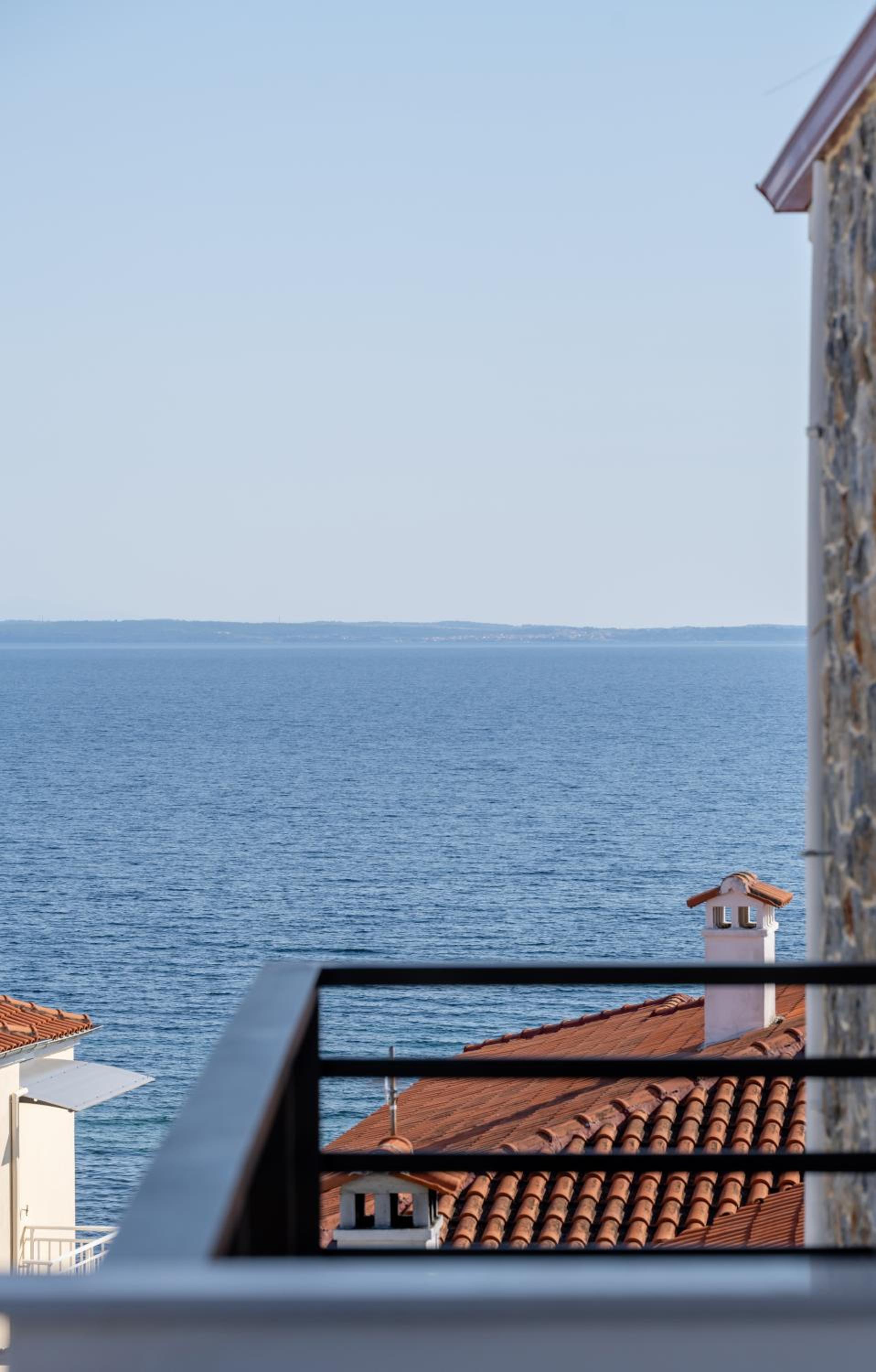 Aiora Suites en Psakoudia — balance & terrace