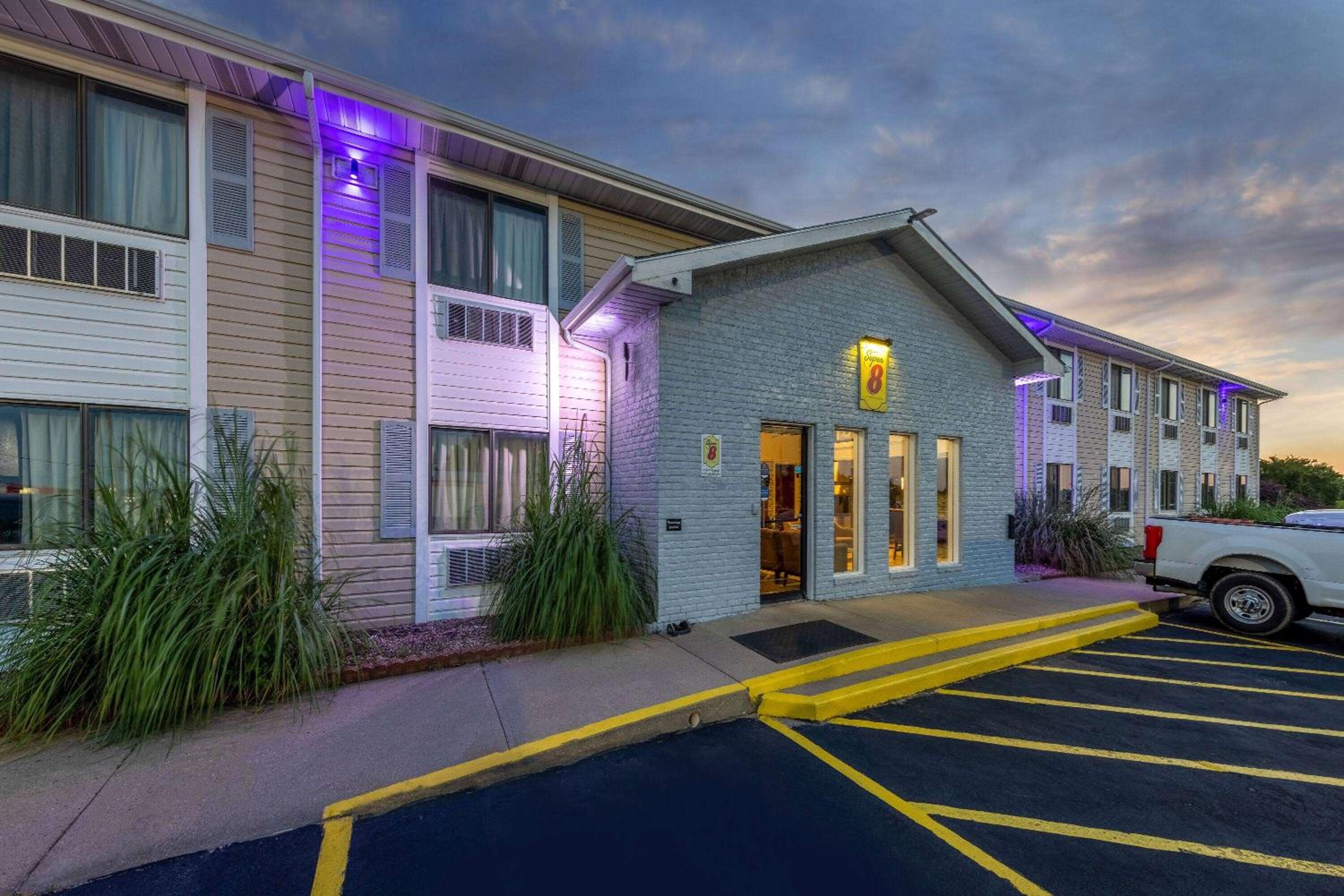 Super 8 by Wyndham El Dorado view 2