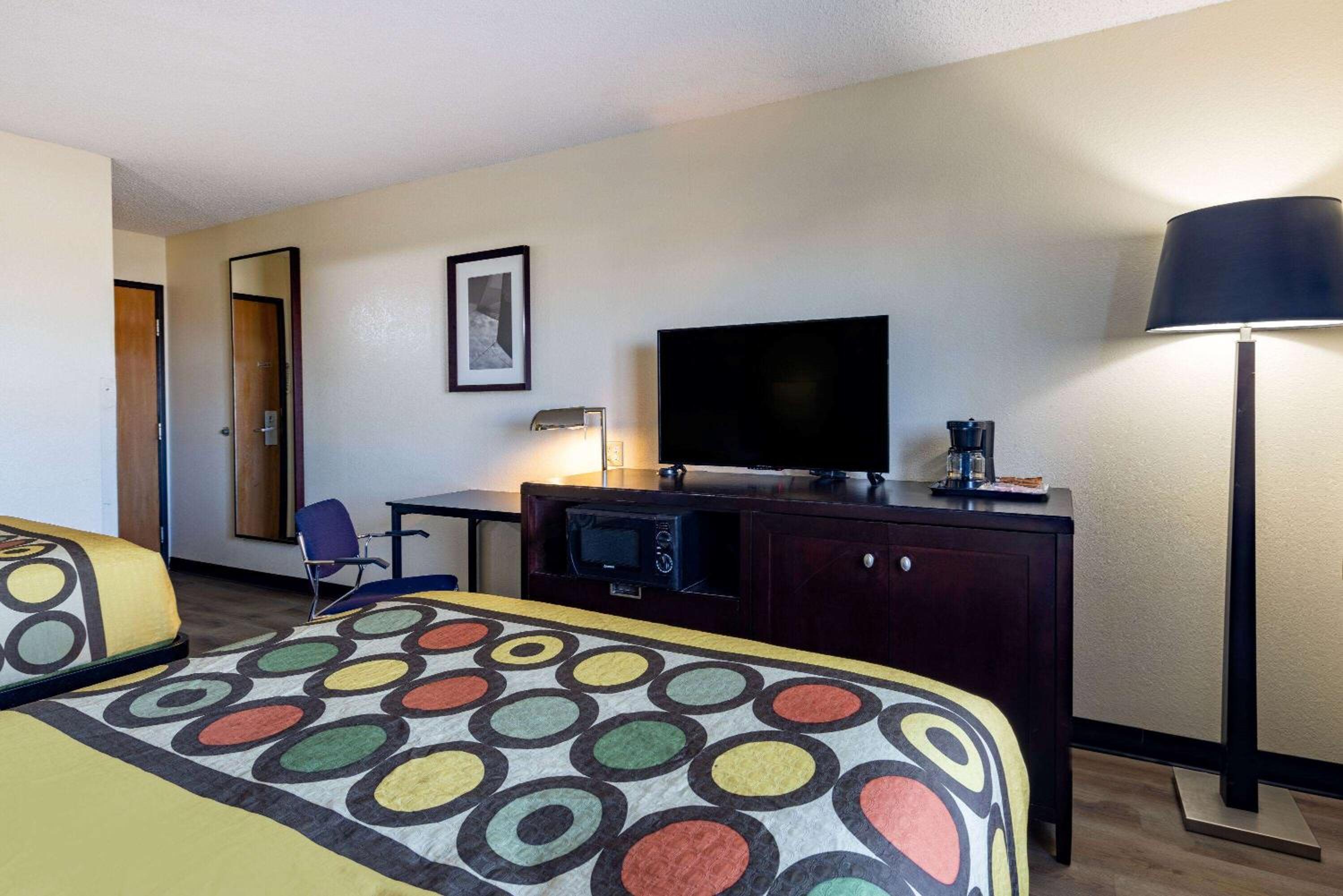 Super 8 by Wyndham El Dorado view 5