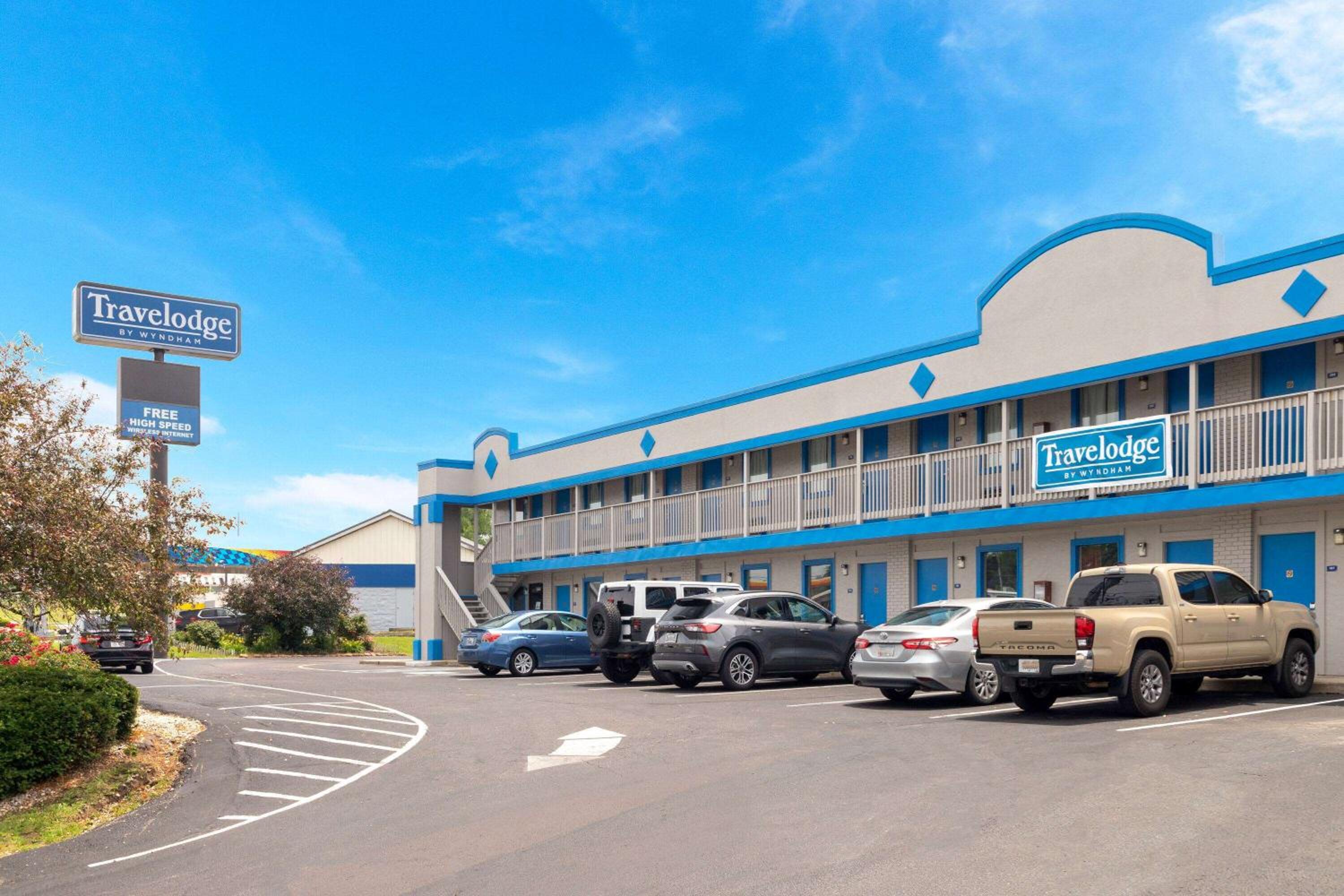 Travelodge by Wyndham Richmond IN view 2