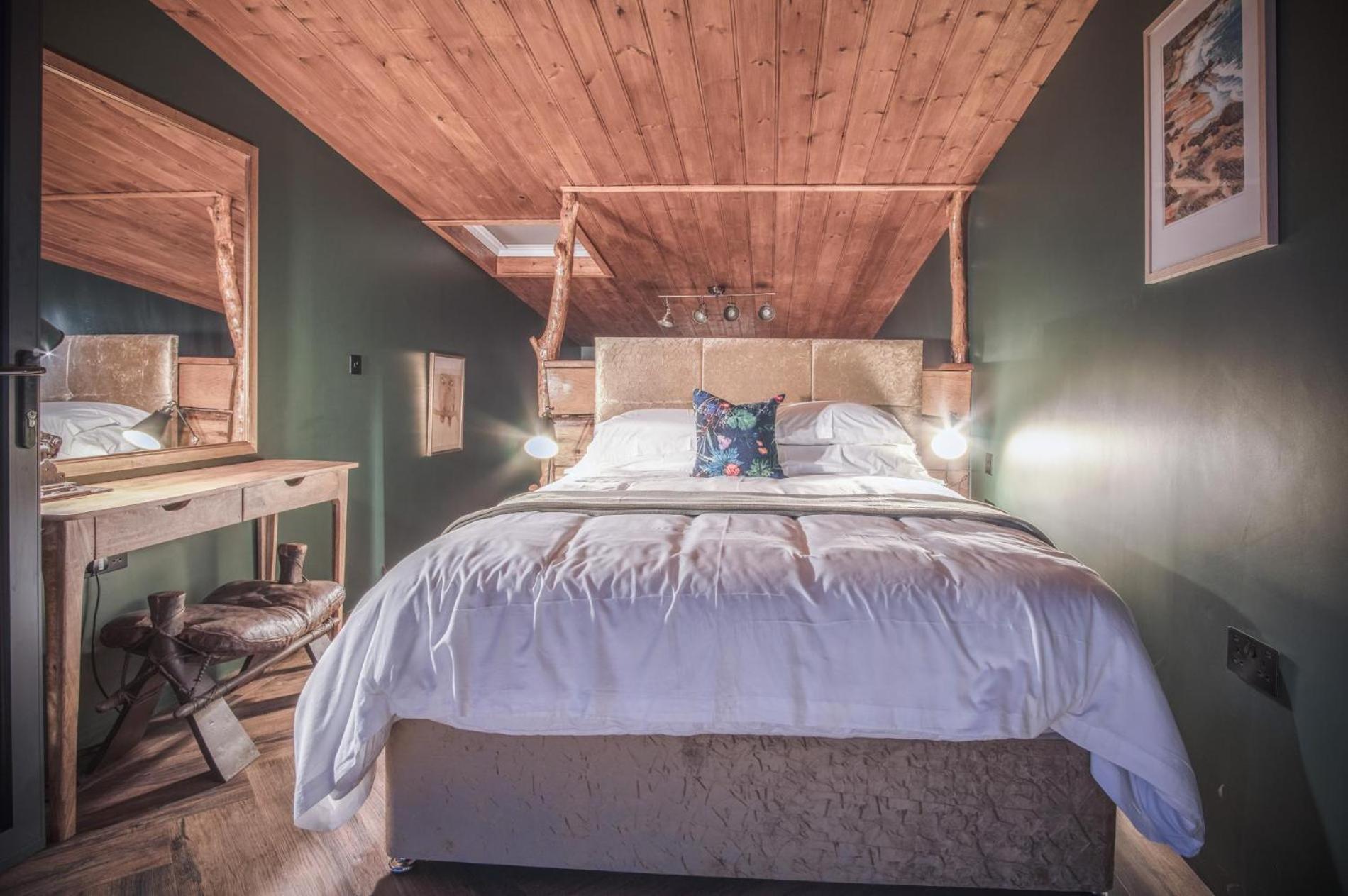 Tawny Lodge - Luxurious 1 Bedroom - Blossom Farm
