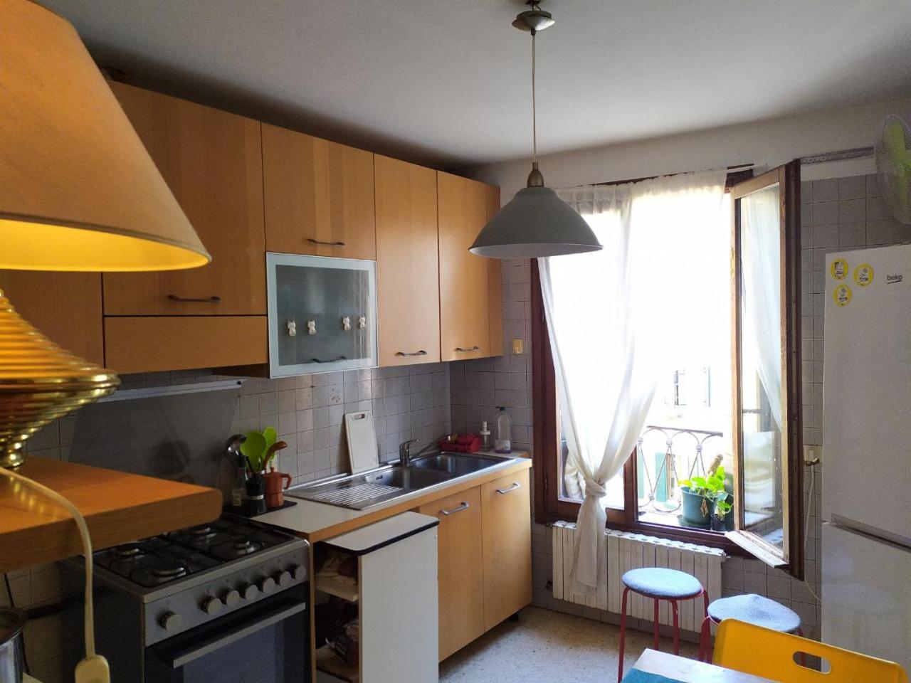 Two Steps from Rialto en Venice — kitchen