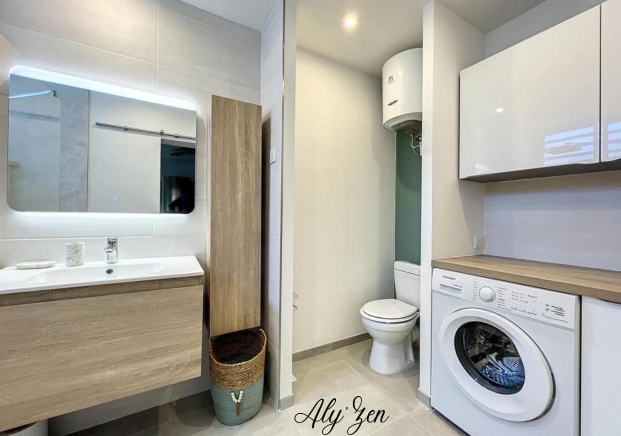 Studio de charme - Aly'Zen - Magnifique vue mer, les pieds dans l'eau view 2