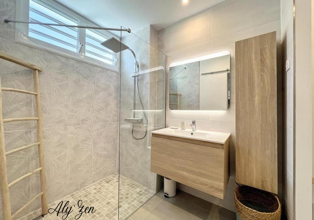 Studio de charme - Aly'Zen - Magnifique vue mer, les pieds dans l'eau view 5