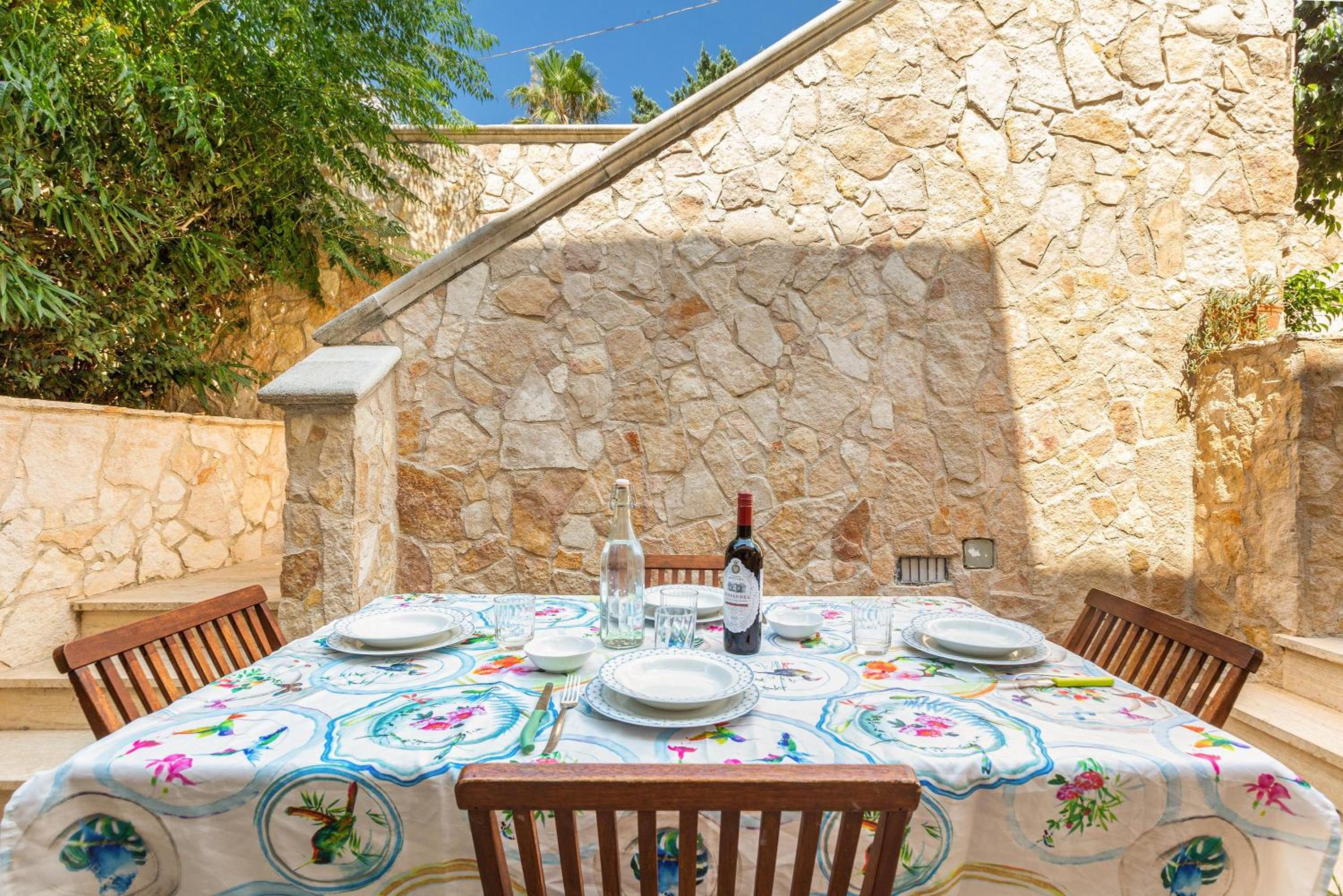 A casa di Giulia e Sofia by BarbarHouse en Torre Suda — dining