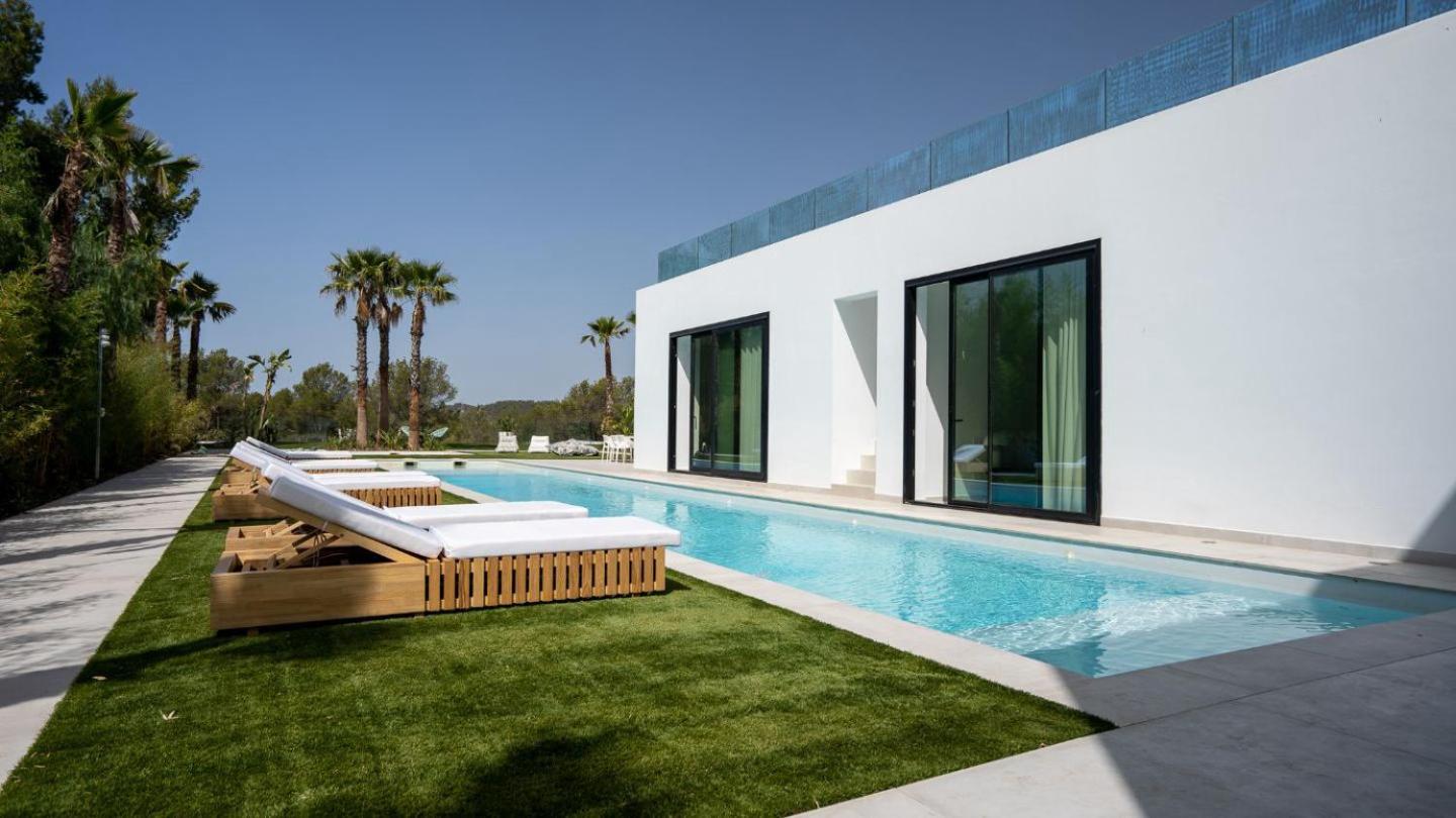 Contemporary villa near Sitges Hills