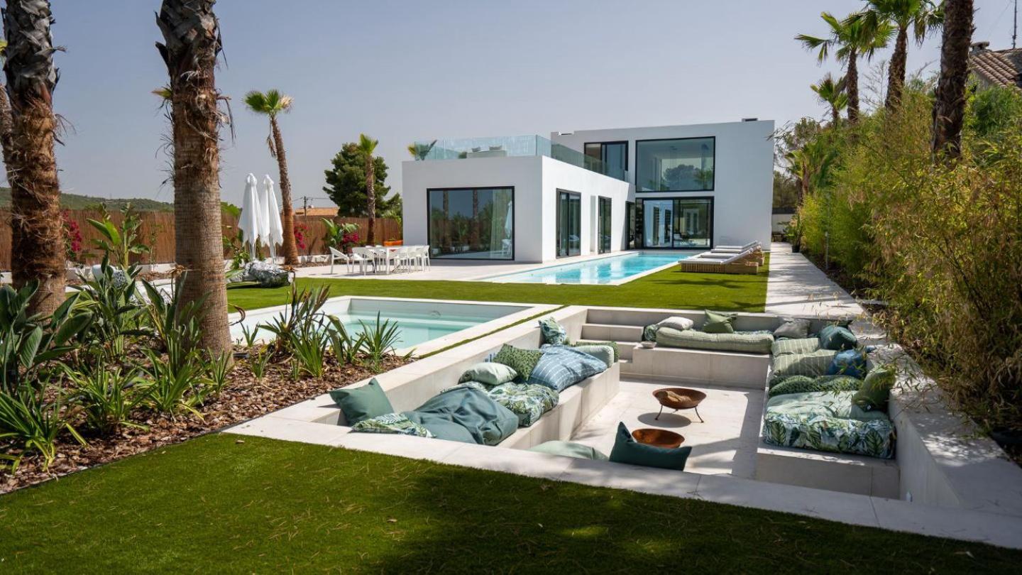 Contemporary villa near Sitges Hills