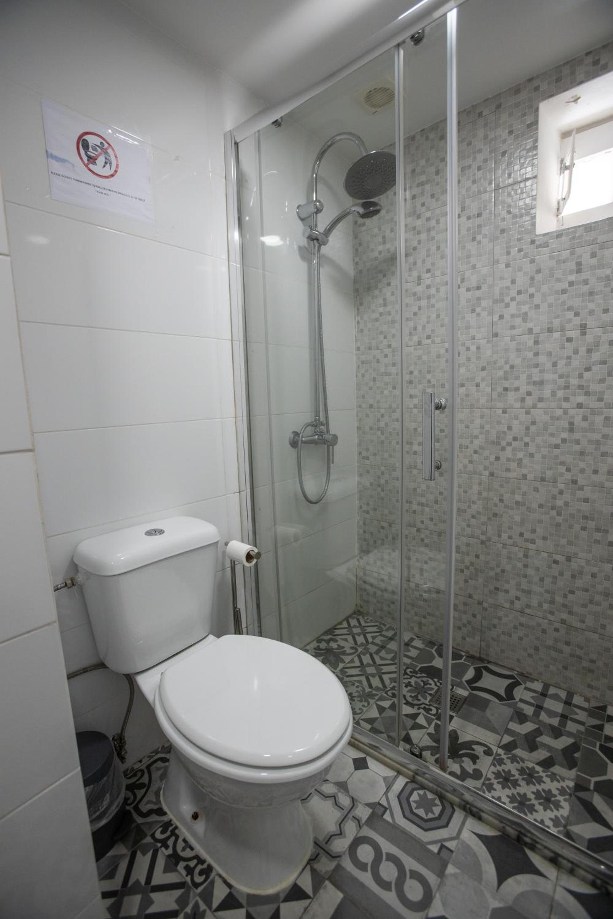 Charming Renovated Flat in Madragoa by Soulplaces view 4