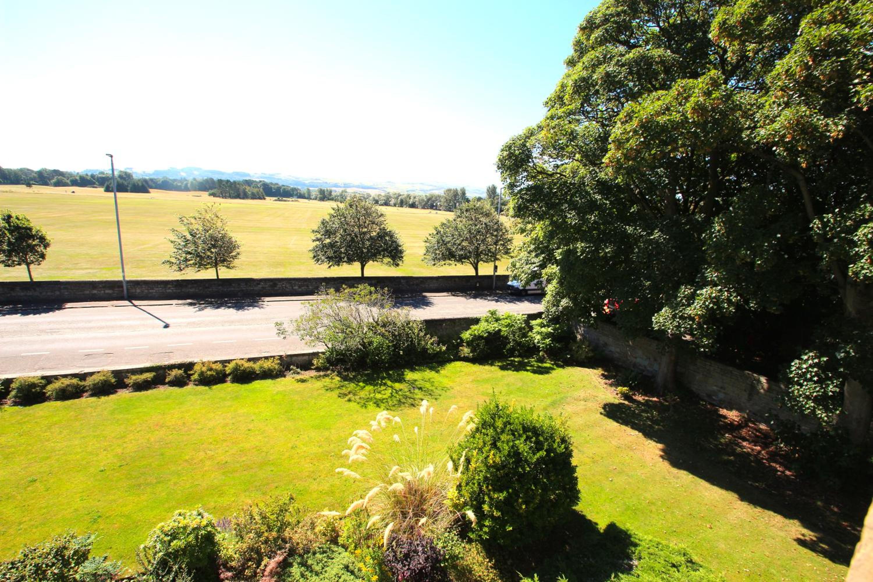 Beautiful traditional apartment close to beach & golf, stunning views & free off-street parking