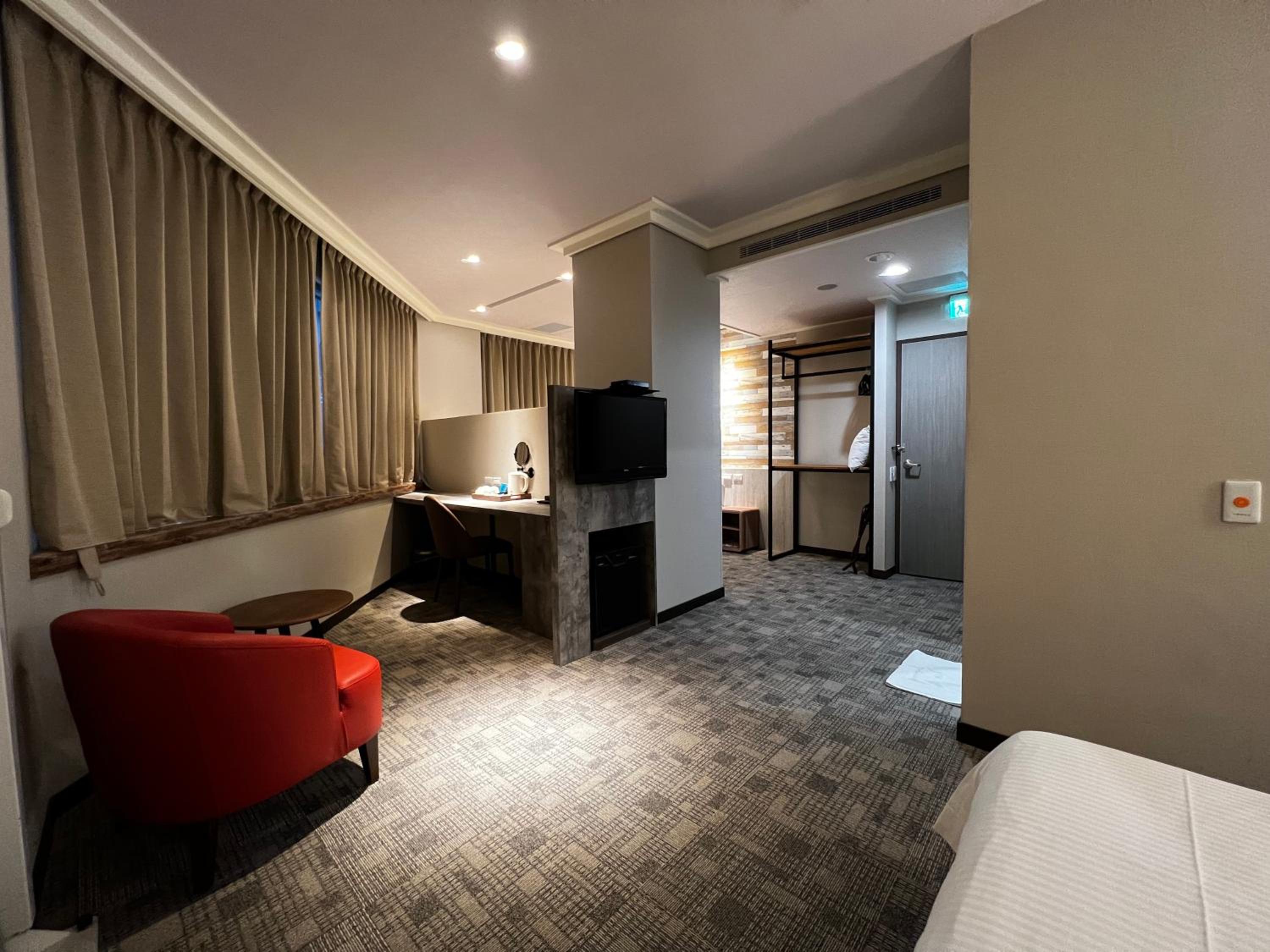 East Dragon Hotel