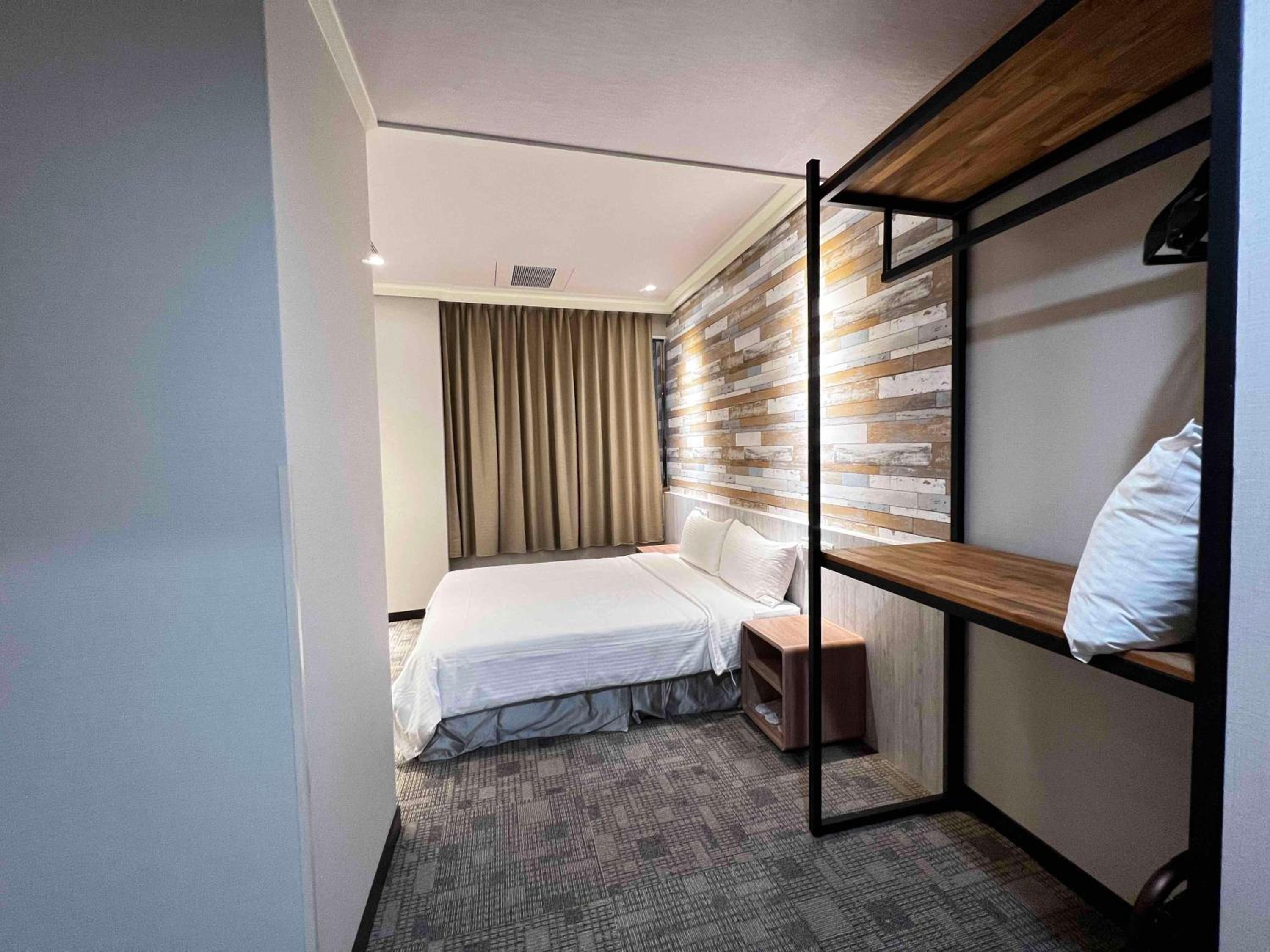 East Dragon Hotel