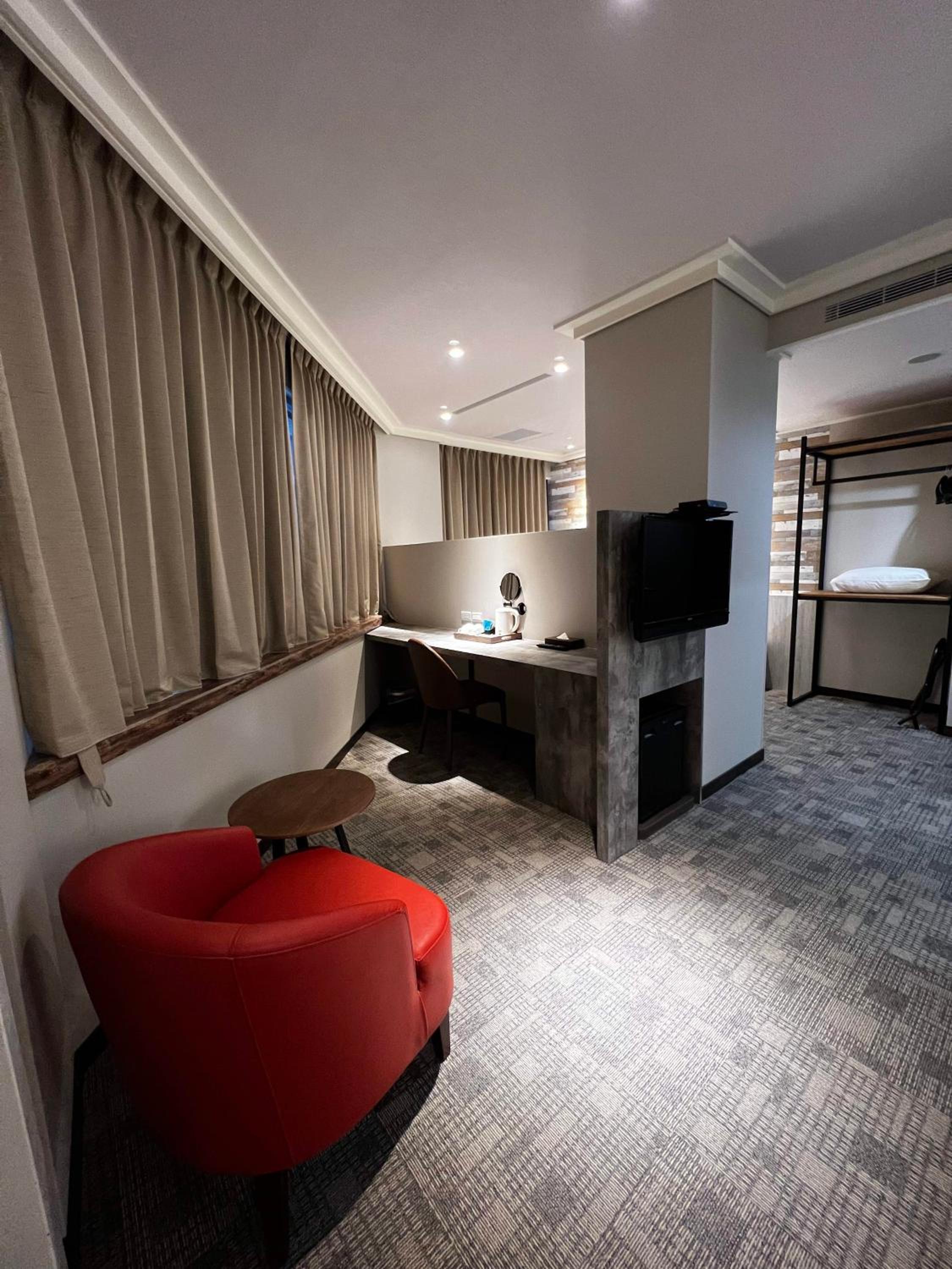 East Dragon Hotel