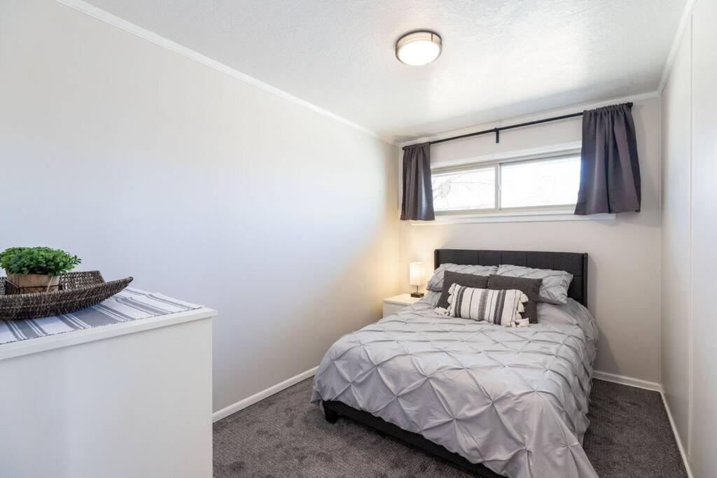 Modern SLC Home Only Mins Downtown & Airport view 5