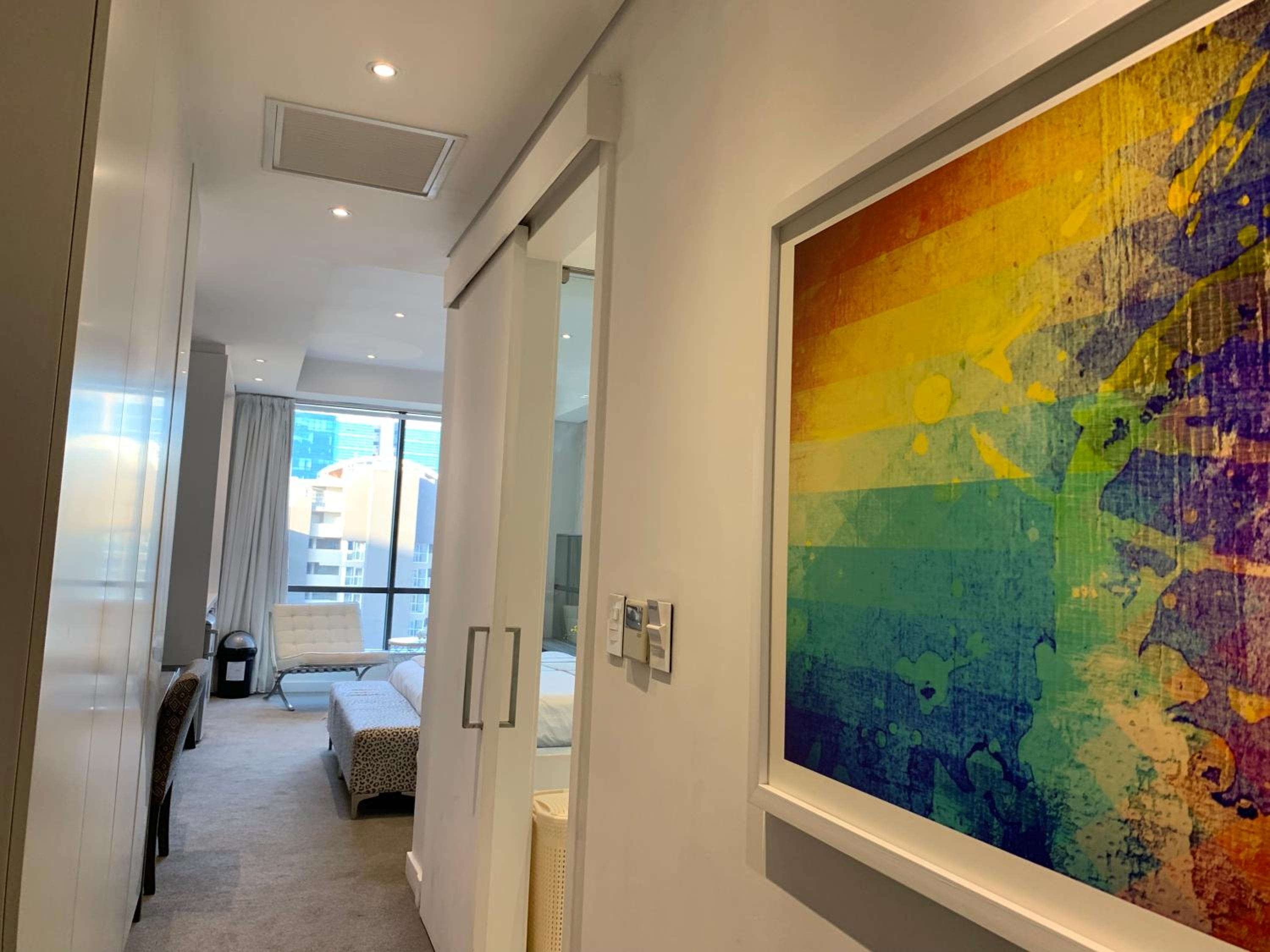 Sandton Skye Stylish Apartment free WIFI & Gym