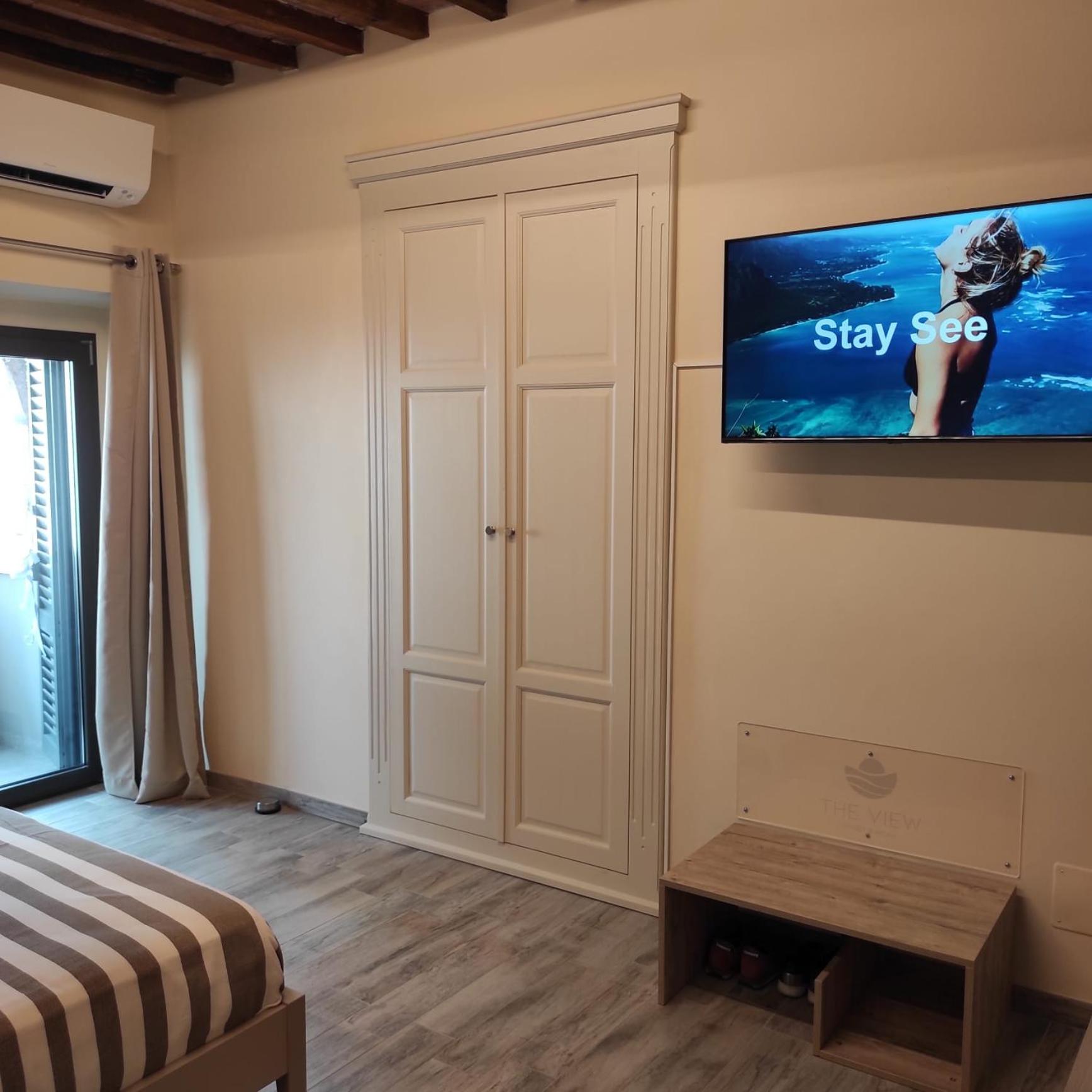 The View - Sunset & Relax - Suite - Appartamenti Vista Lago view 4