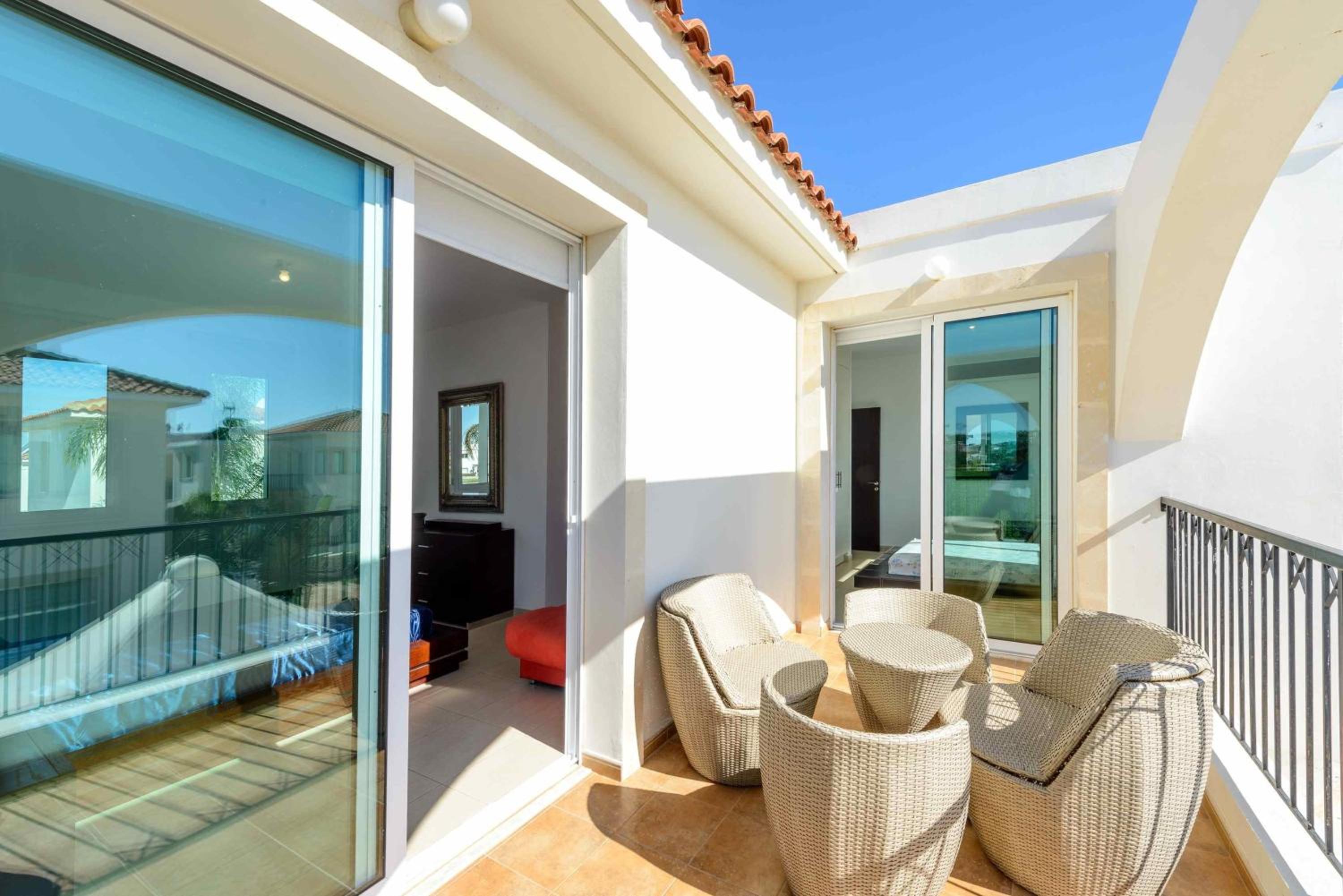 La Vita Villa #1