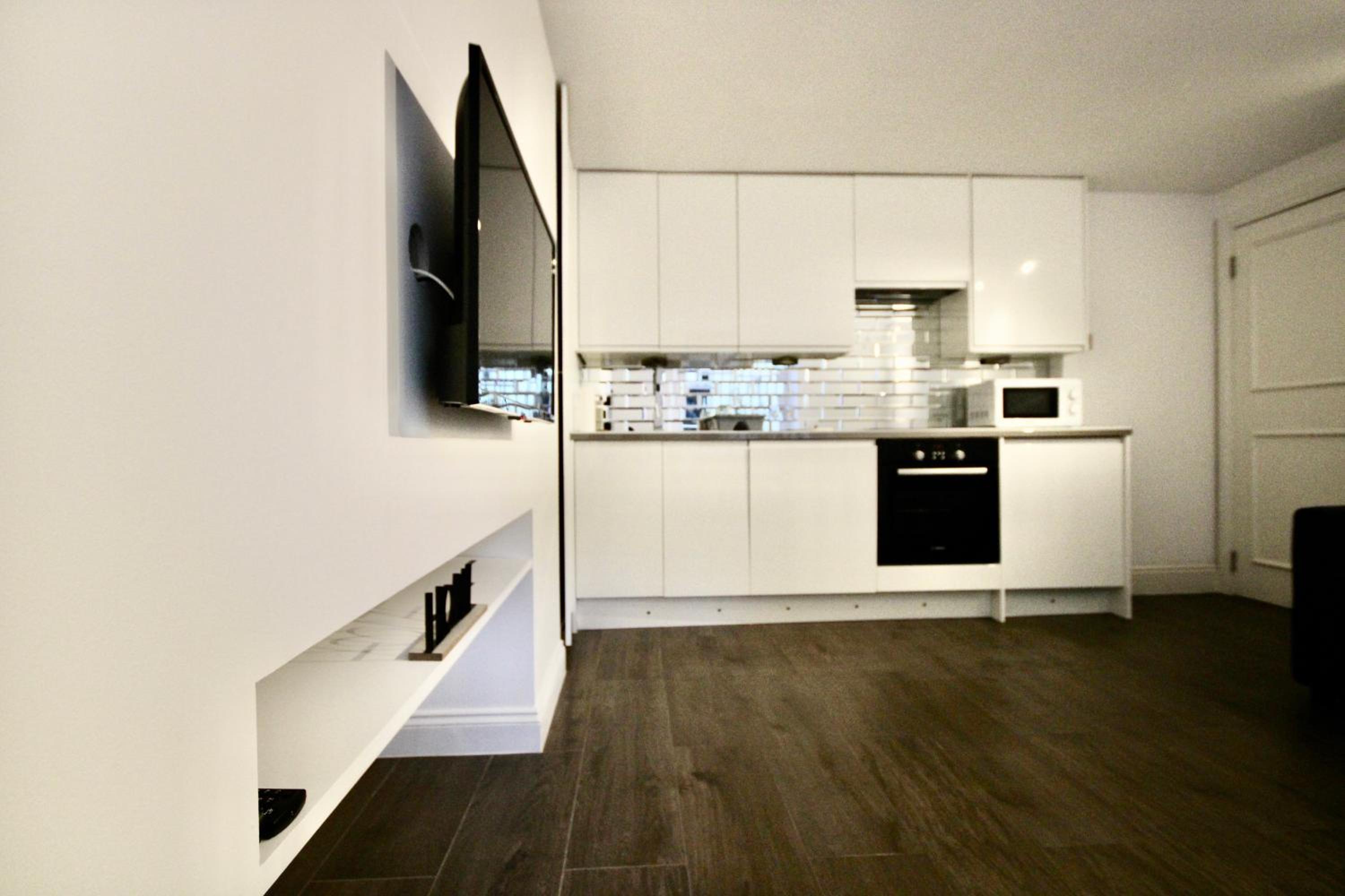 Superb flat near Victoria station