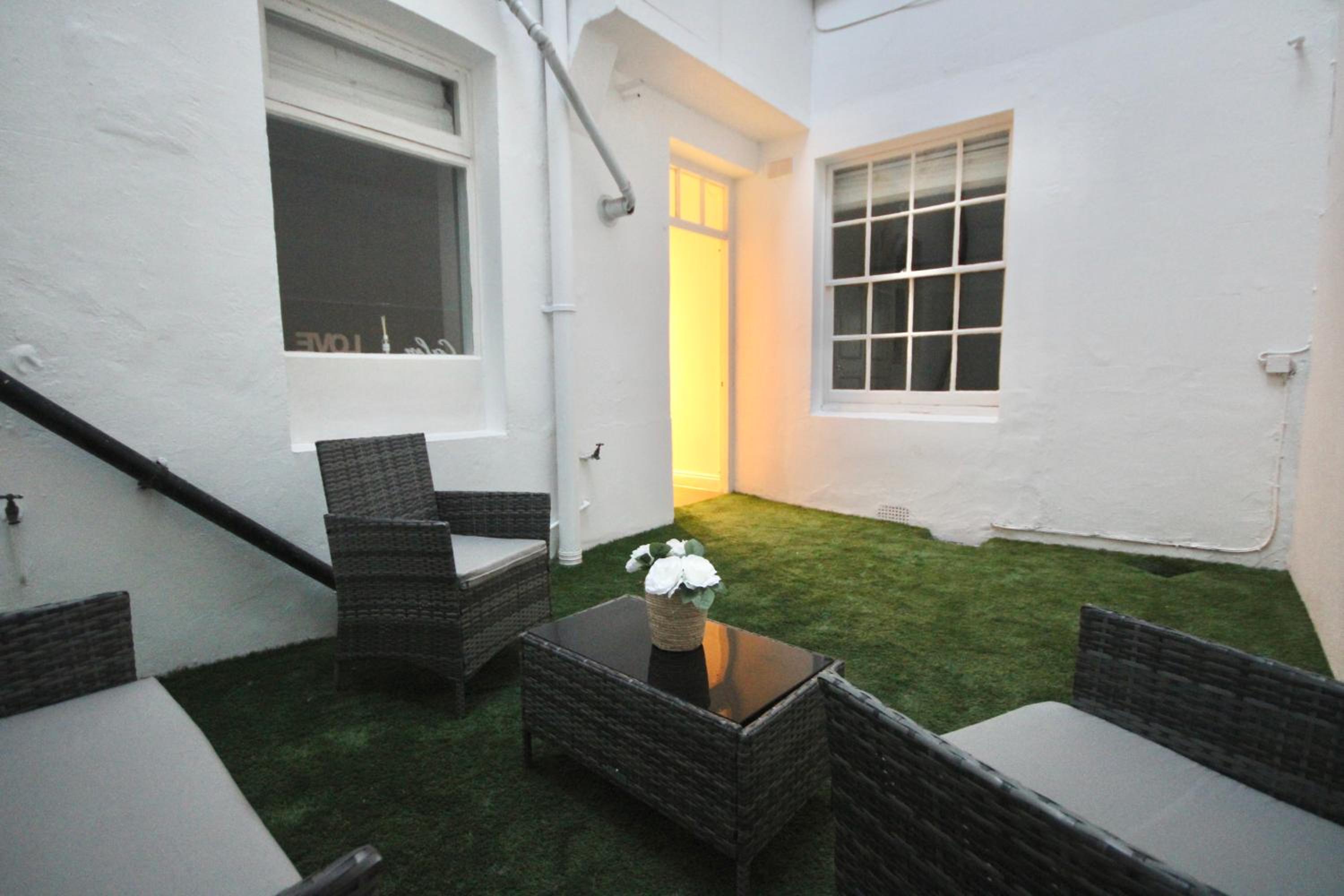 Superb flat near Victoria station