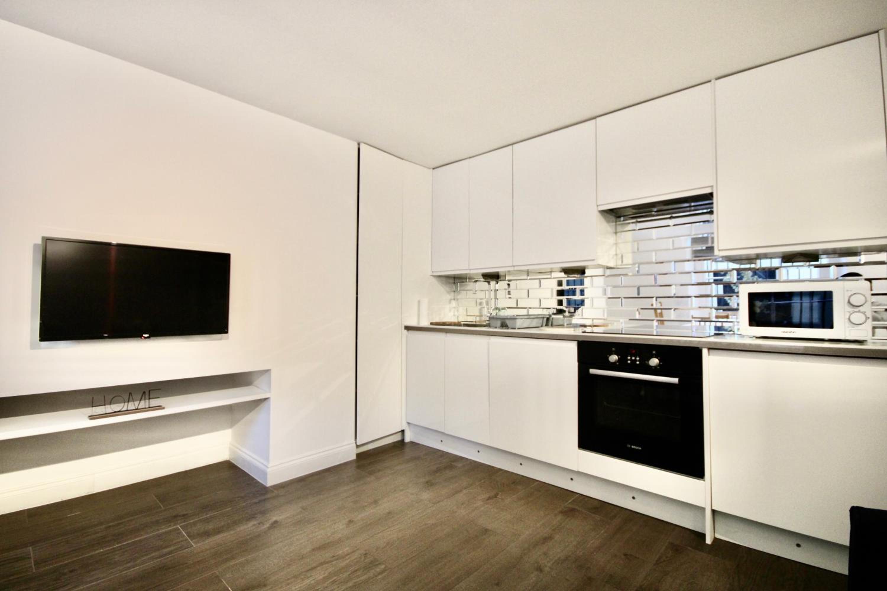 Superb flat near Victoria station