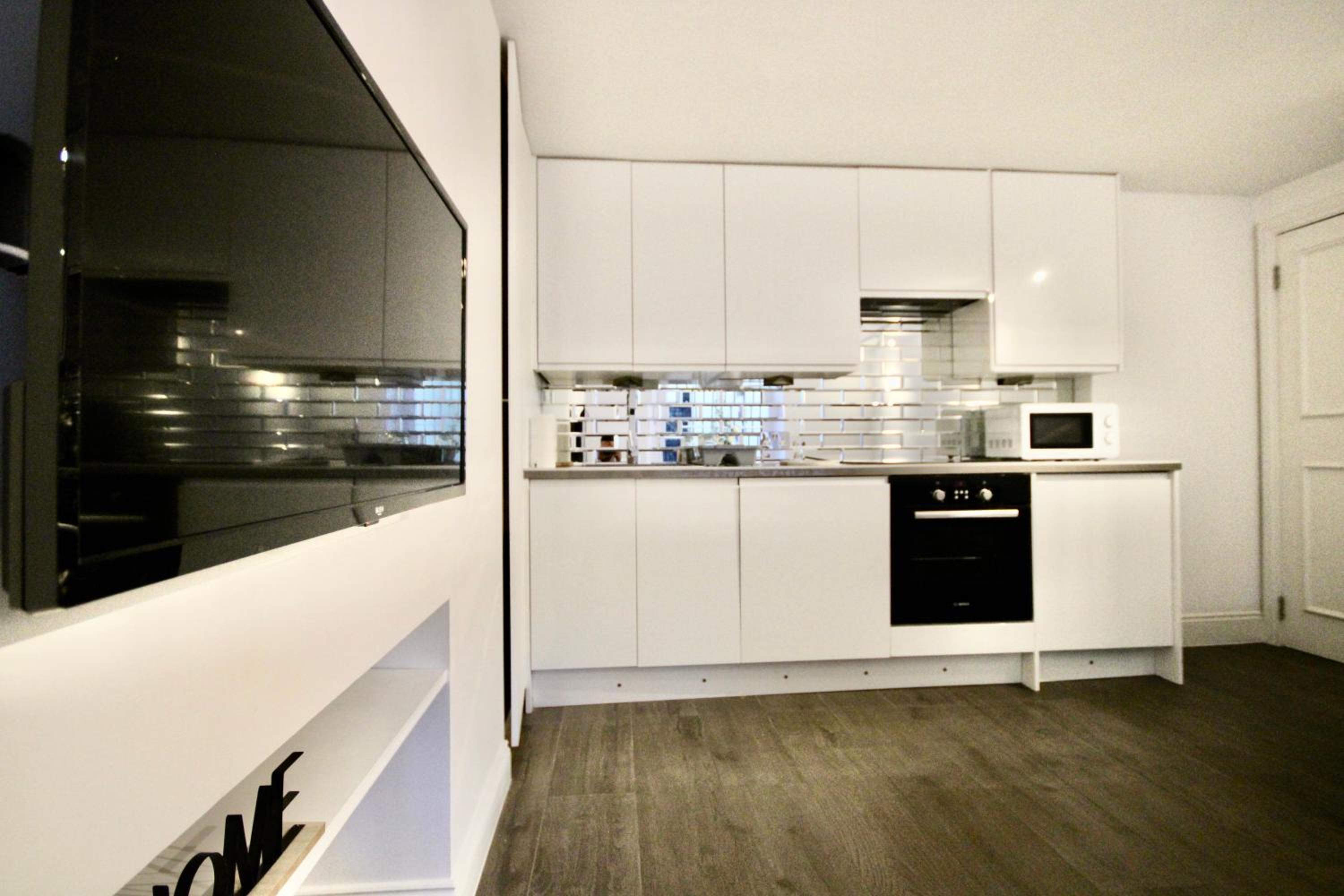 Superb flat near Victoria station