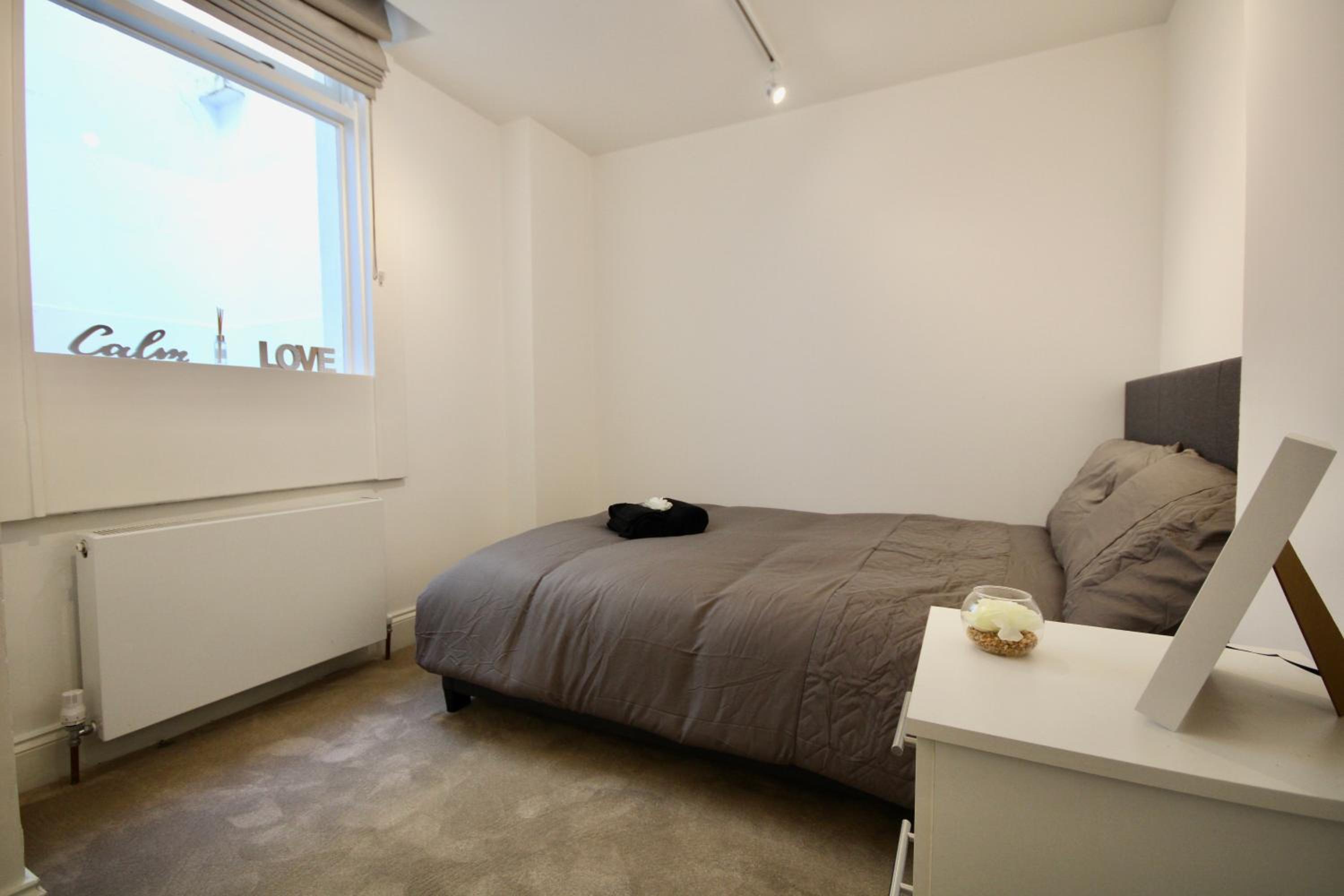 Superb flat near Victoria station