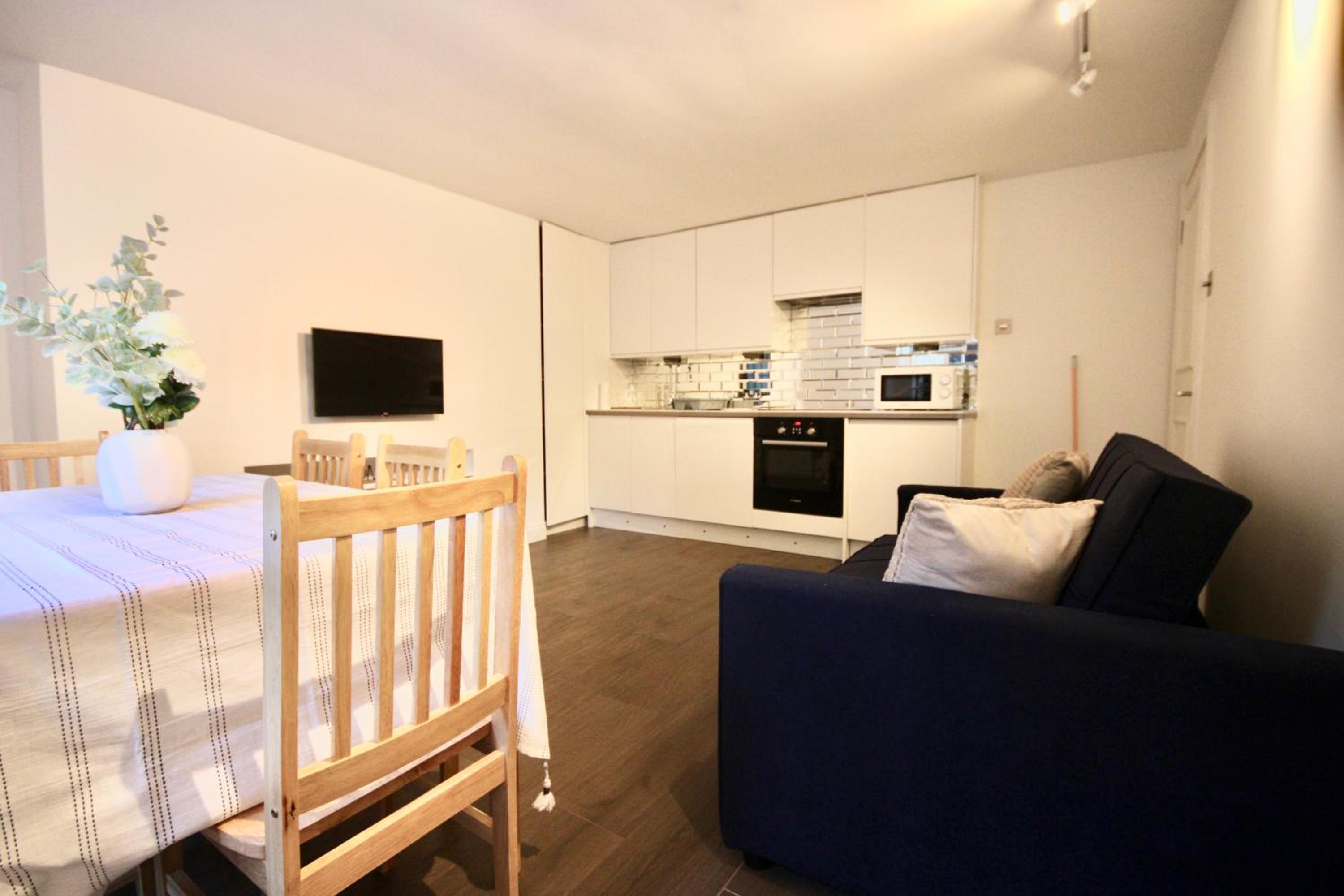 Superb flat near Victoria station