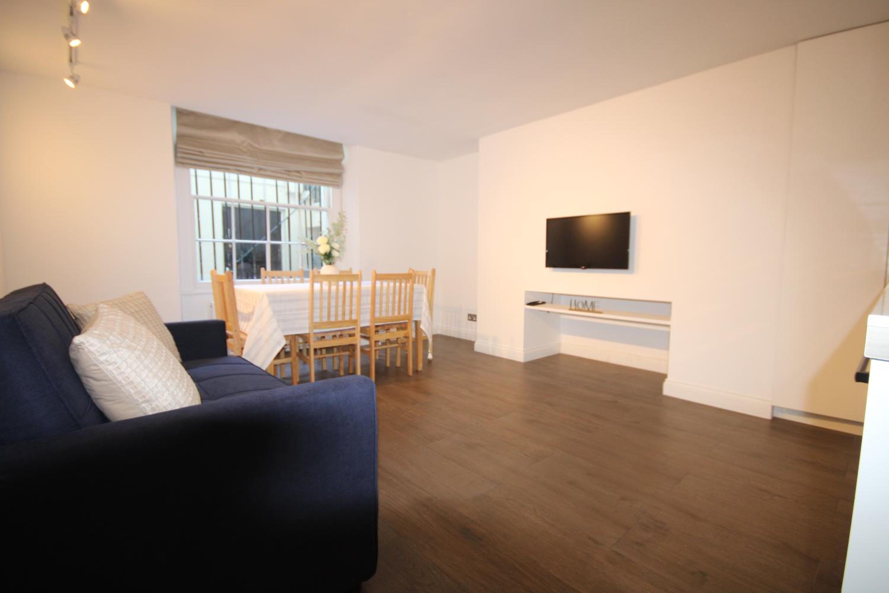 Superb flat near Victoria station