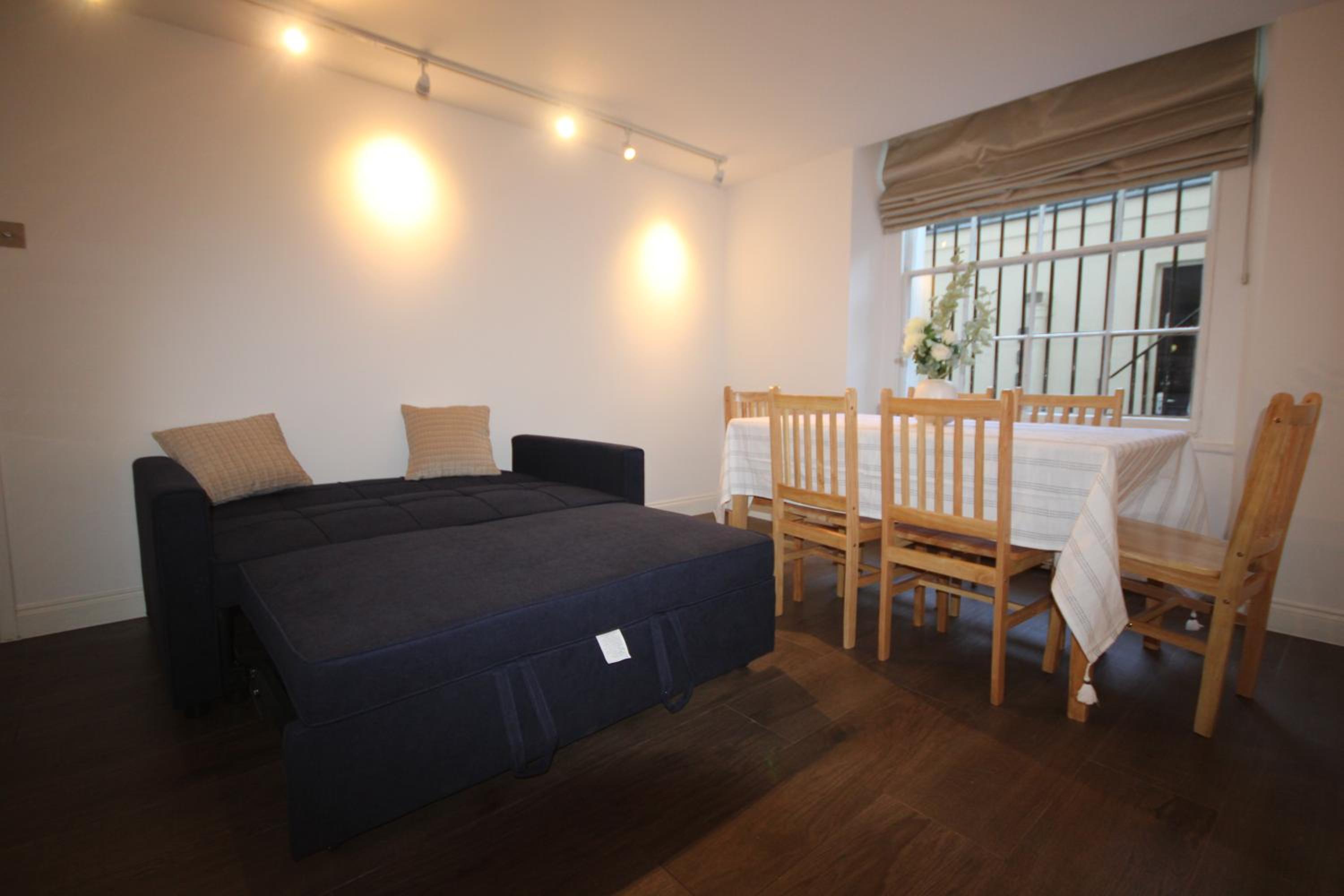 Superb flat near Victoria station