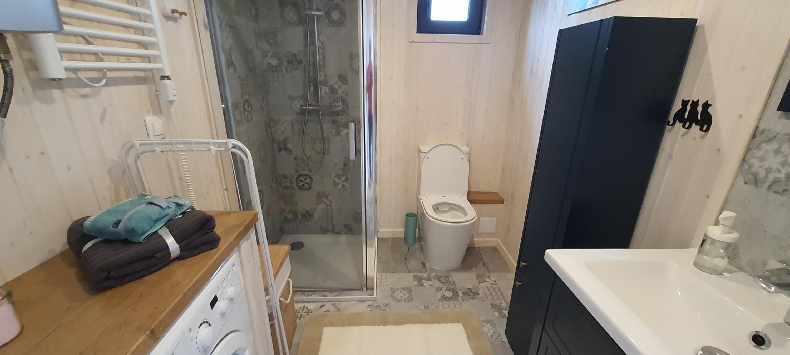 Domek Mazurski całoroczny nad jeziorem z sauną i Jacuzzi SPA