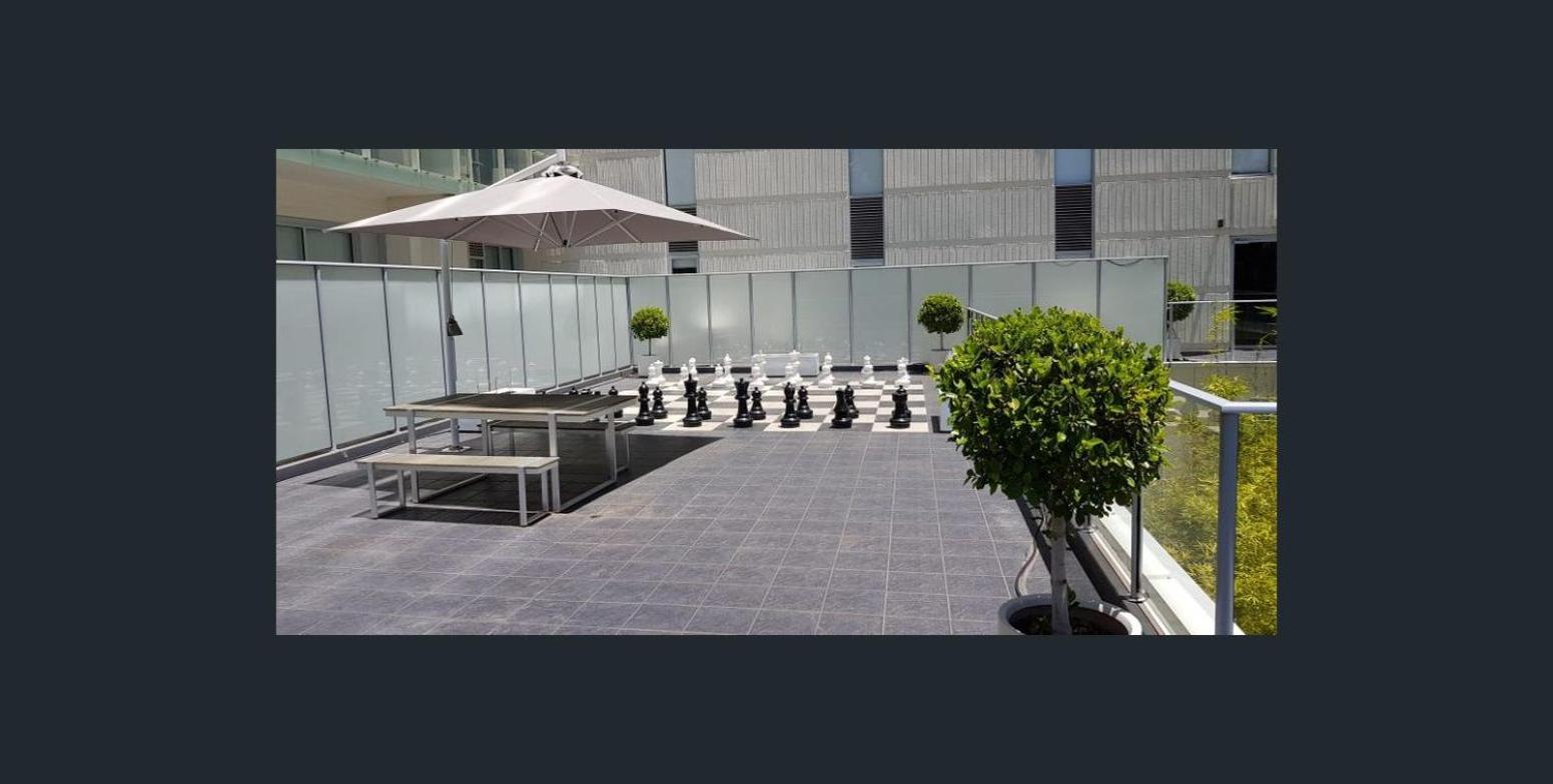 Luxury 2 Bedroom Suite near Adelaide with a car park