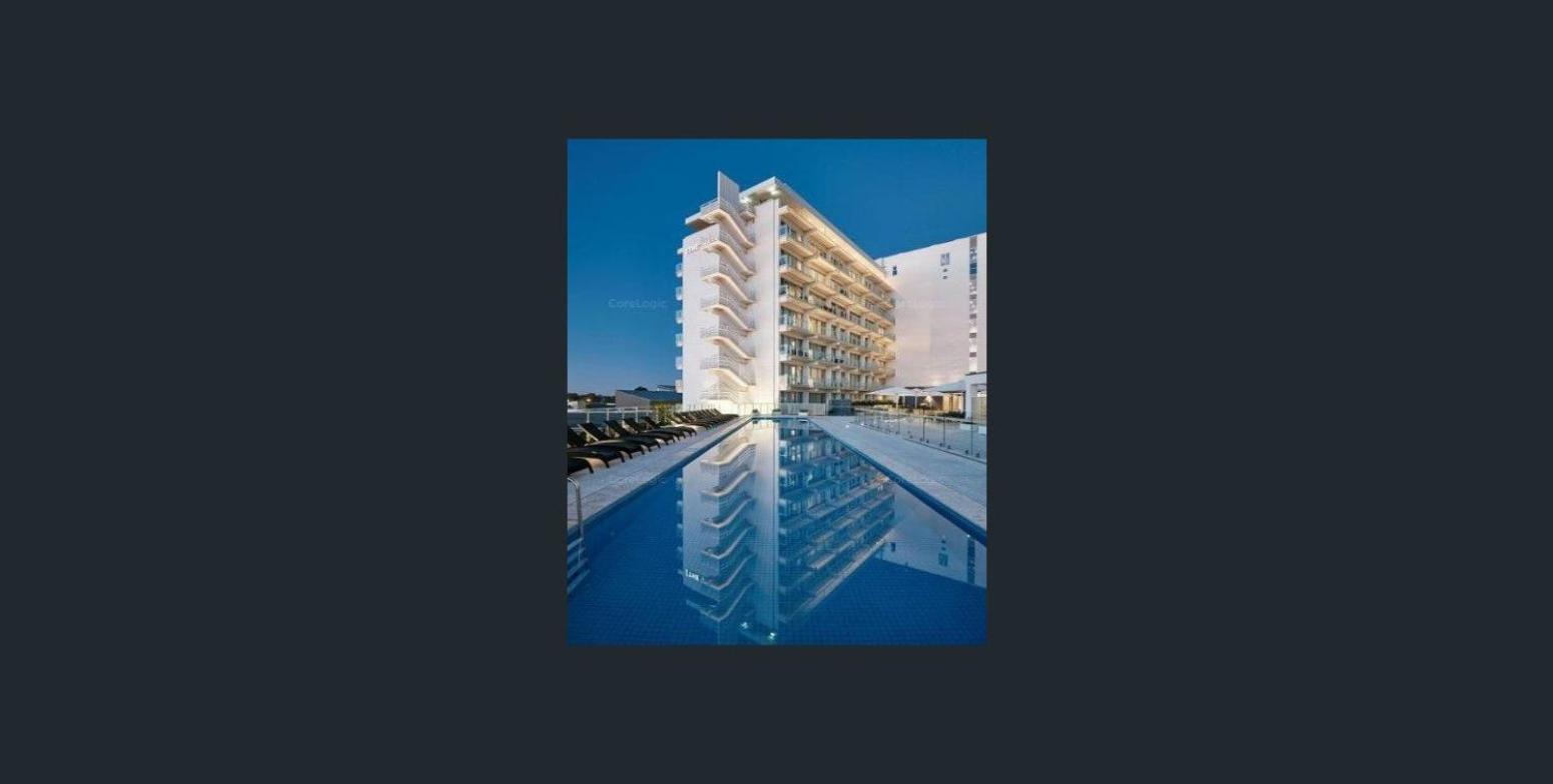 Luxury 2 Bedroom Suite near Adelaide with a car park