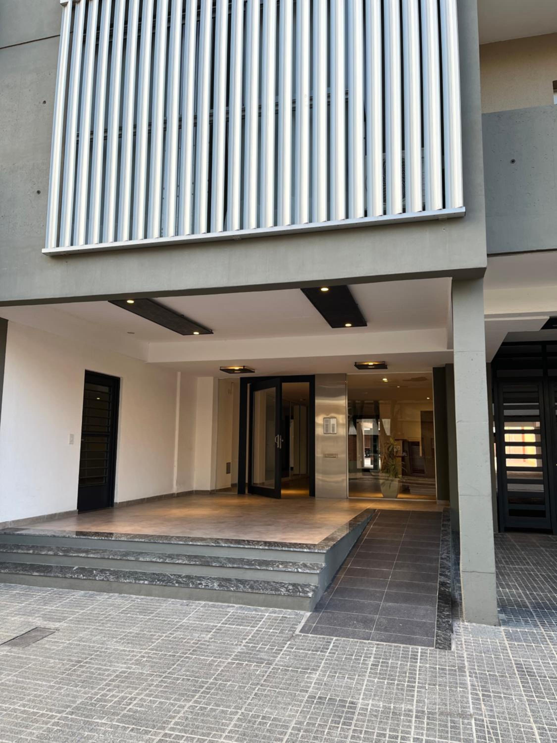 Hotel Plano Vertical - Image 1