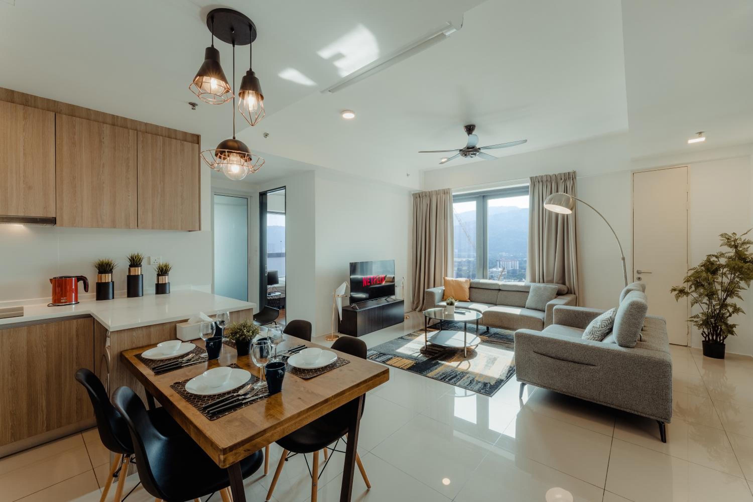SOPHIA'S HOME - CITY and HILL VIEW 3BR at 218 Tropicana Macalister with Netflix & TV Box photo 1
