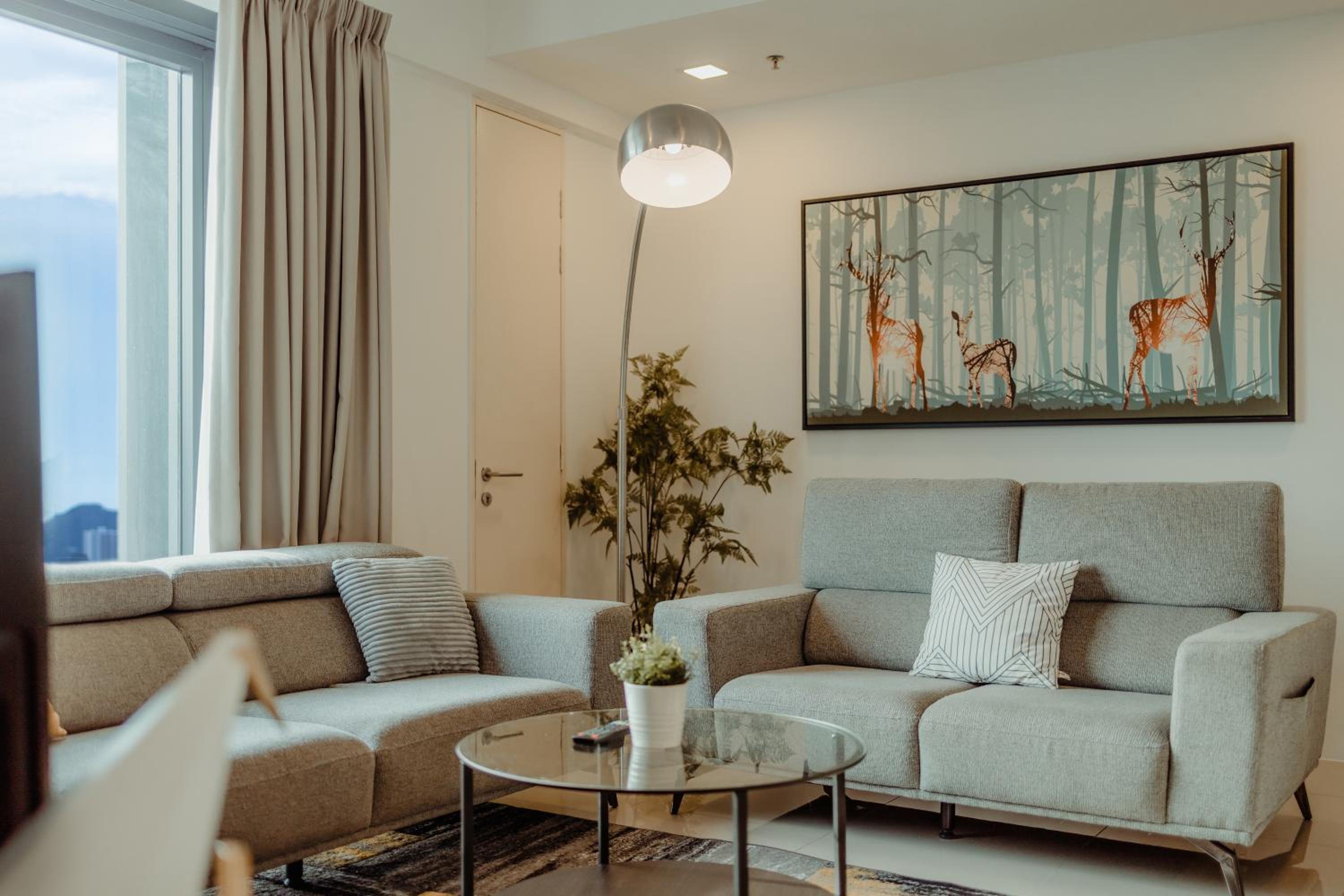 SOPHIA'S HOME - CITY and HILL VIEW 3BR at 218 Tropicana Macalister with Netflix & TV Box photo 2