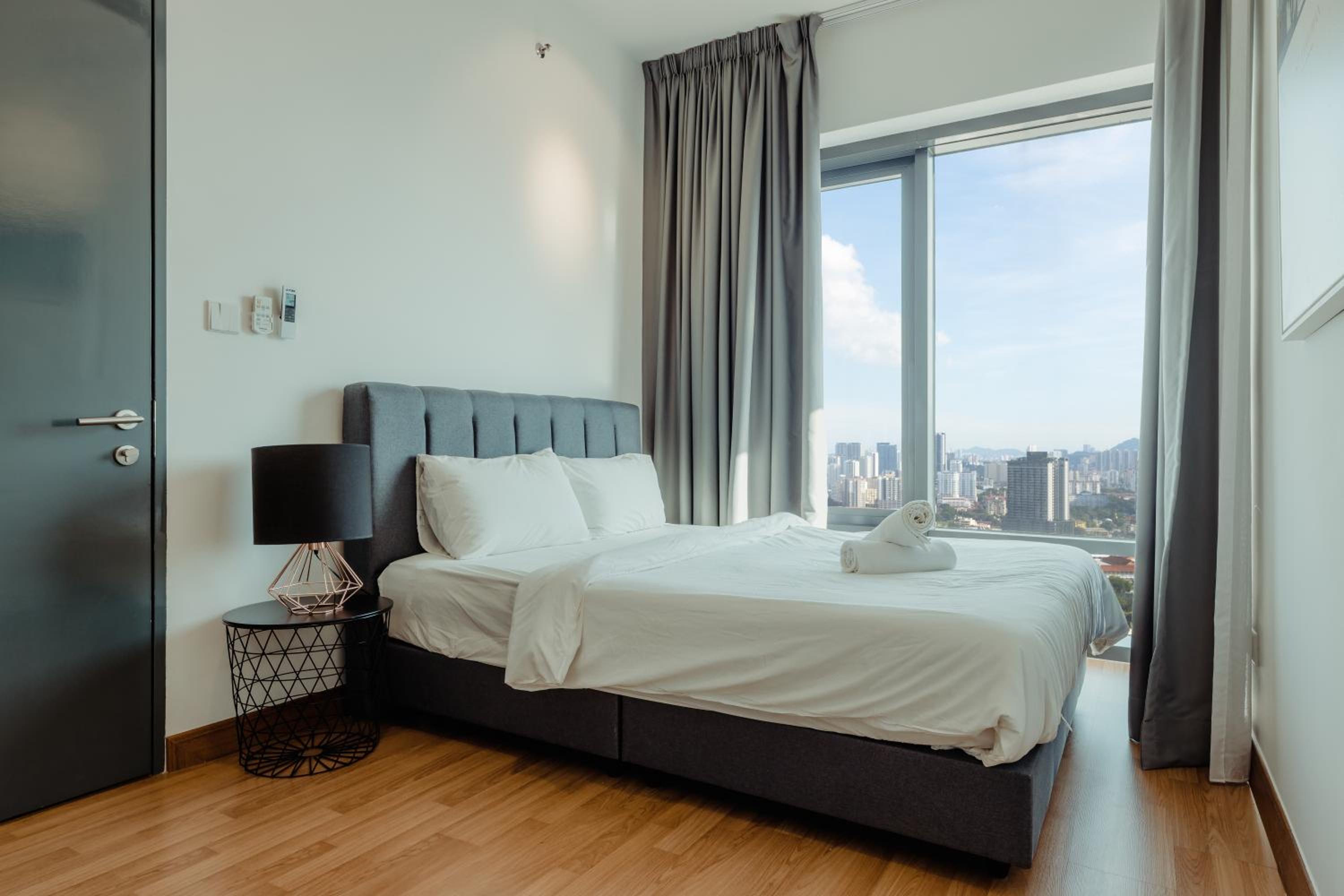 SOPHIA'S HOME - CITY and HILL VIEW 3BR at 218 Tropicana Macalister with Netflix & TV Box photo 7