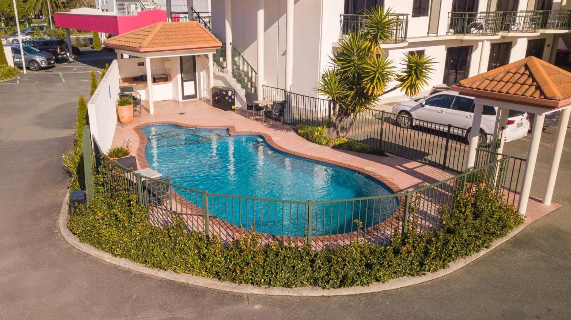 Palms Motel