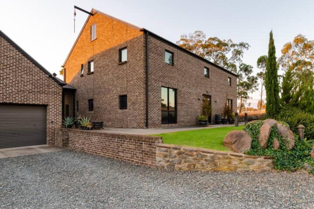 47 WOOLSHED ROAD - Adelaide Hills rural retreat
