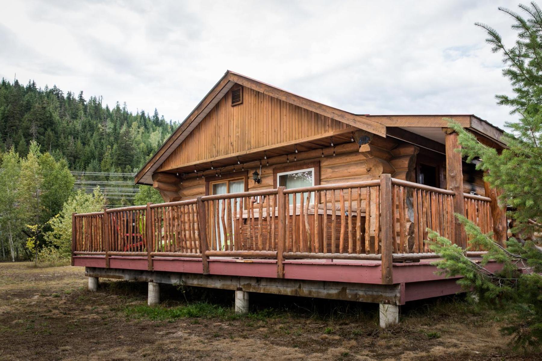 Glacier House Hotel & Resort - Image 4