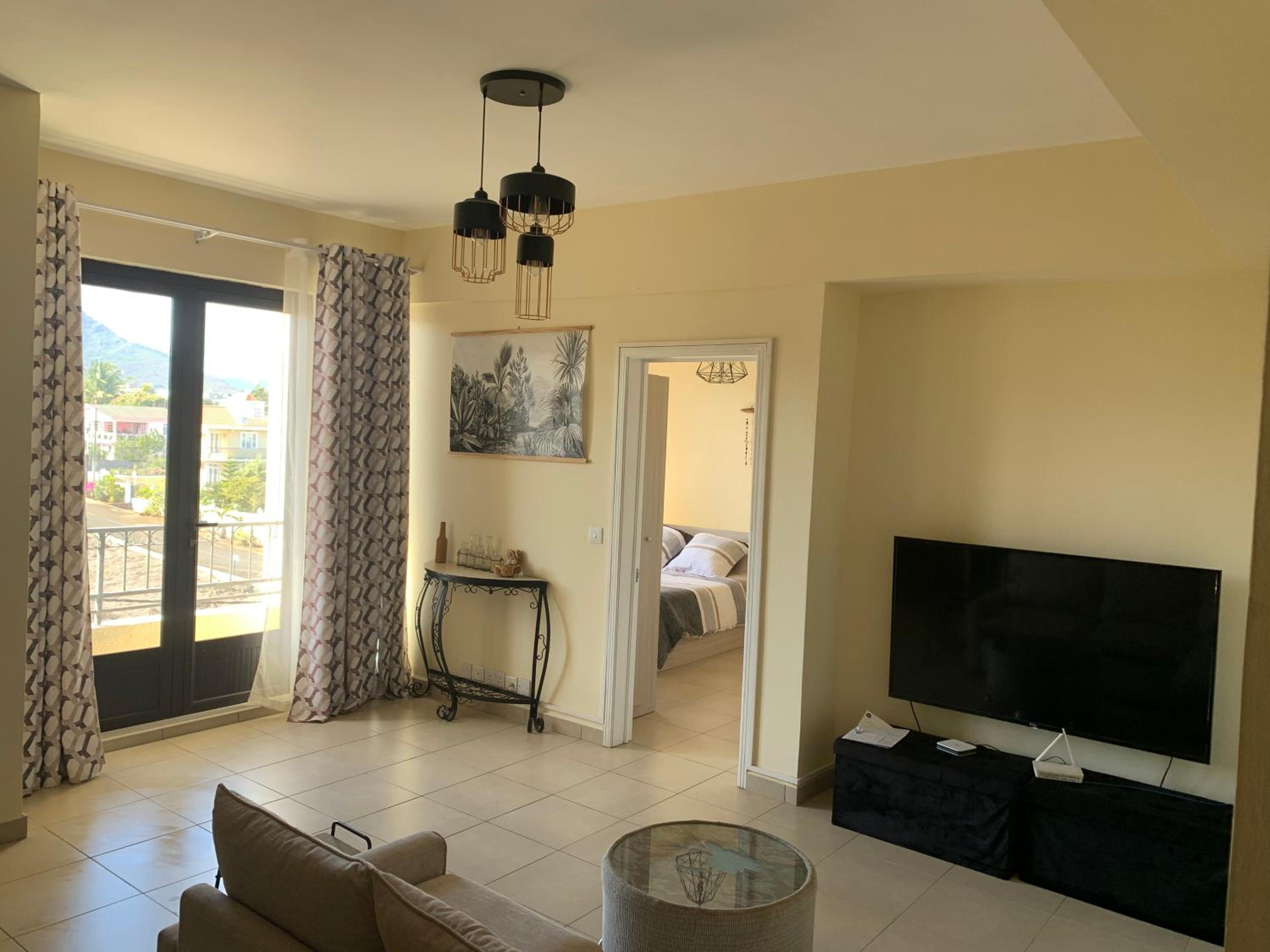 Modern apartment close to Flic en Flac beach view 2