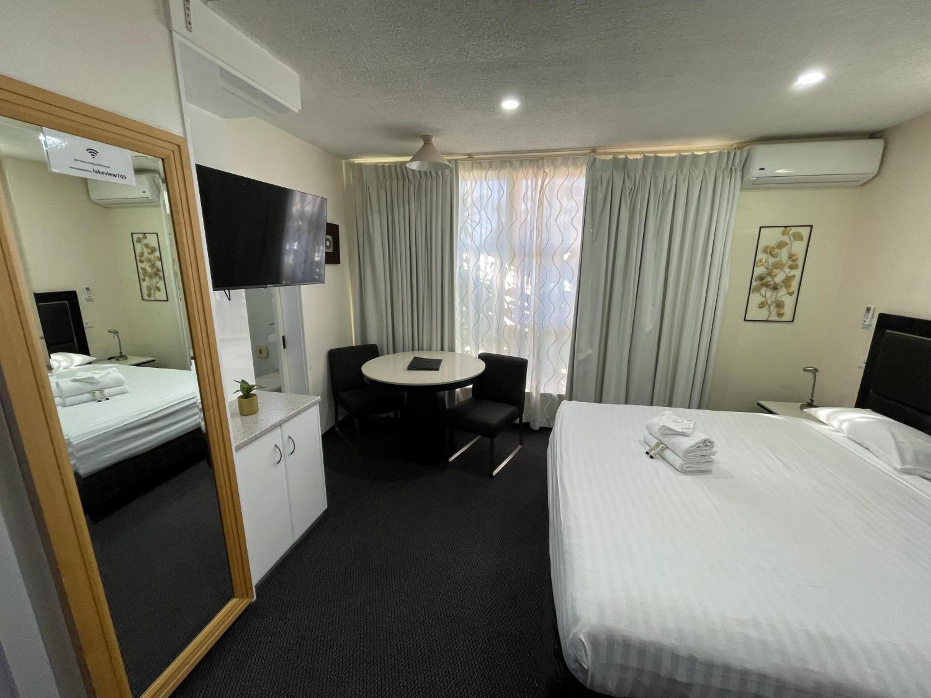 Lakeview Motor Inn