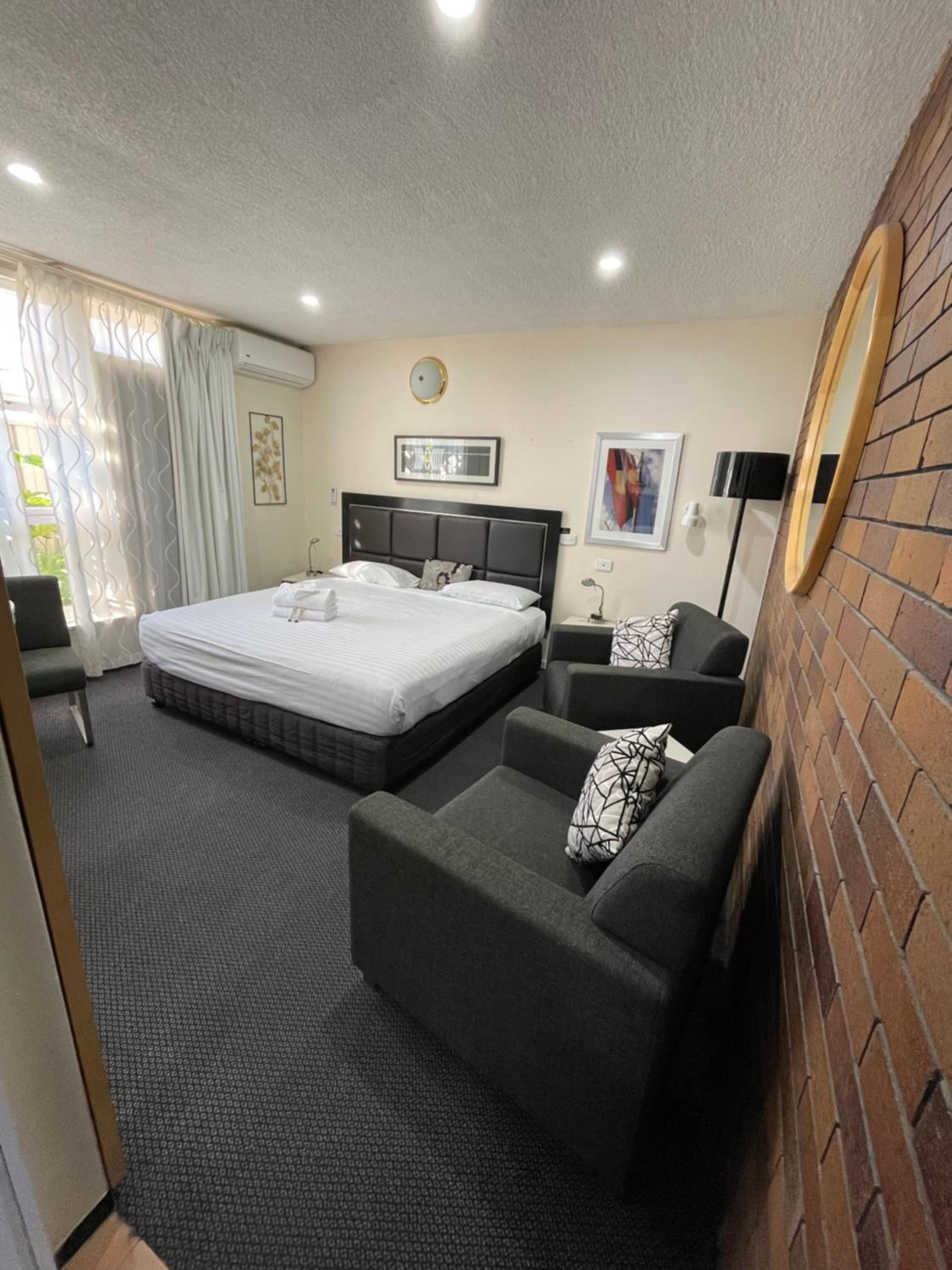 Lakeview Motor Inn