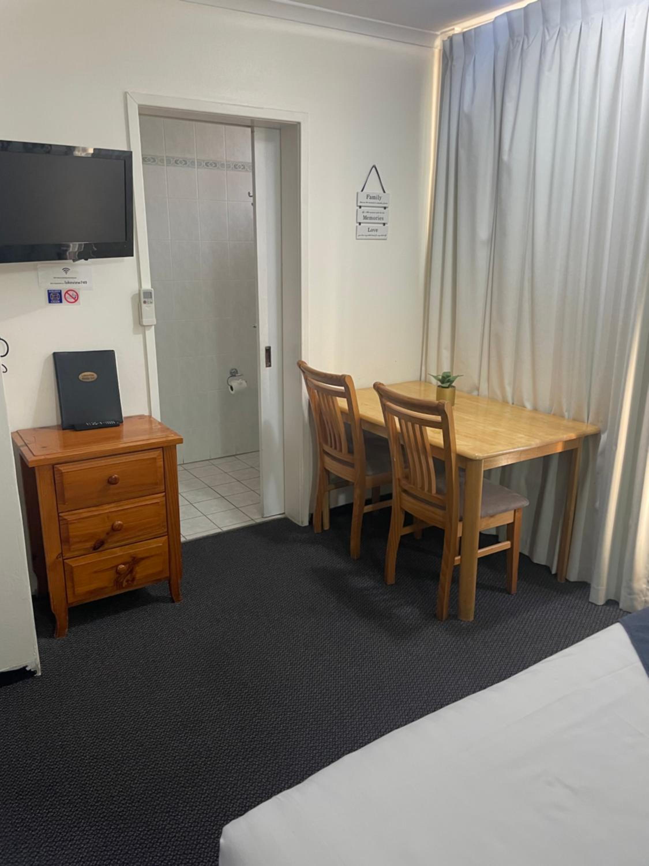 Lakeview Motor Inn