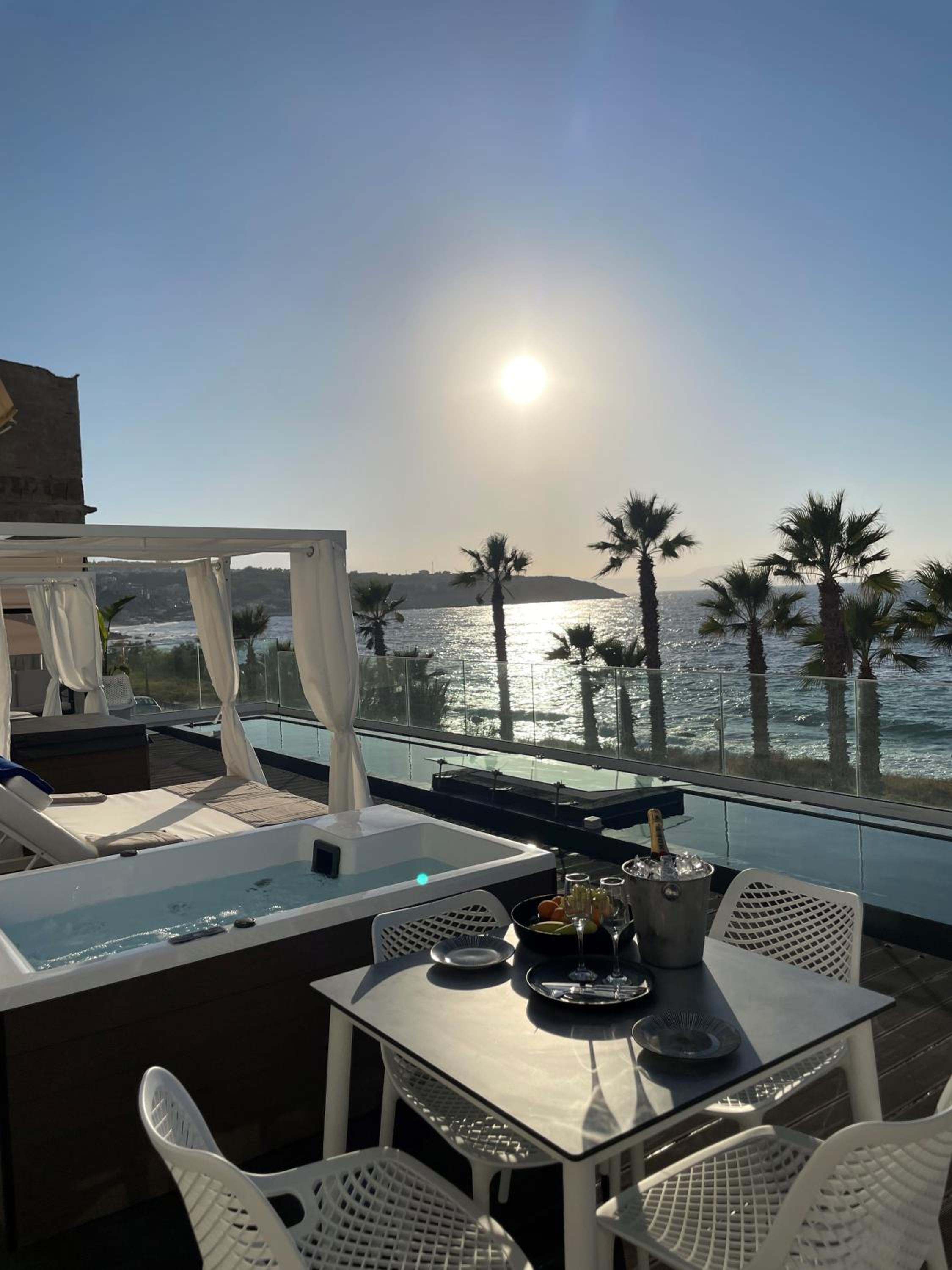 Hotel Suitenes Coast - Image 1